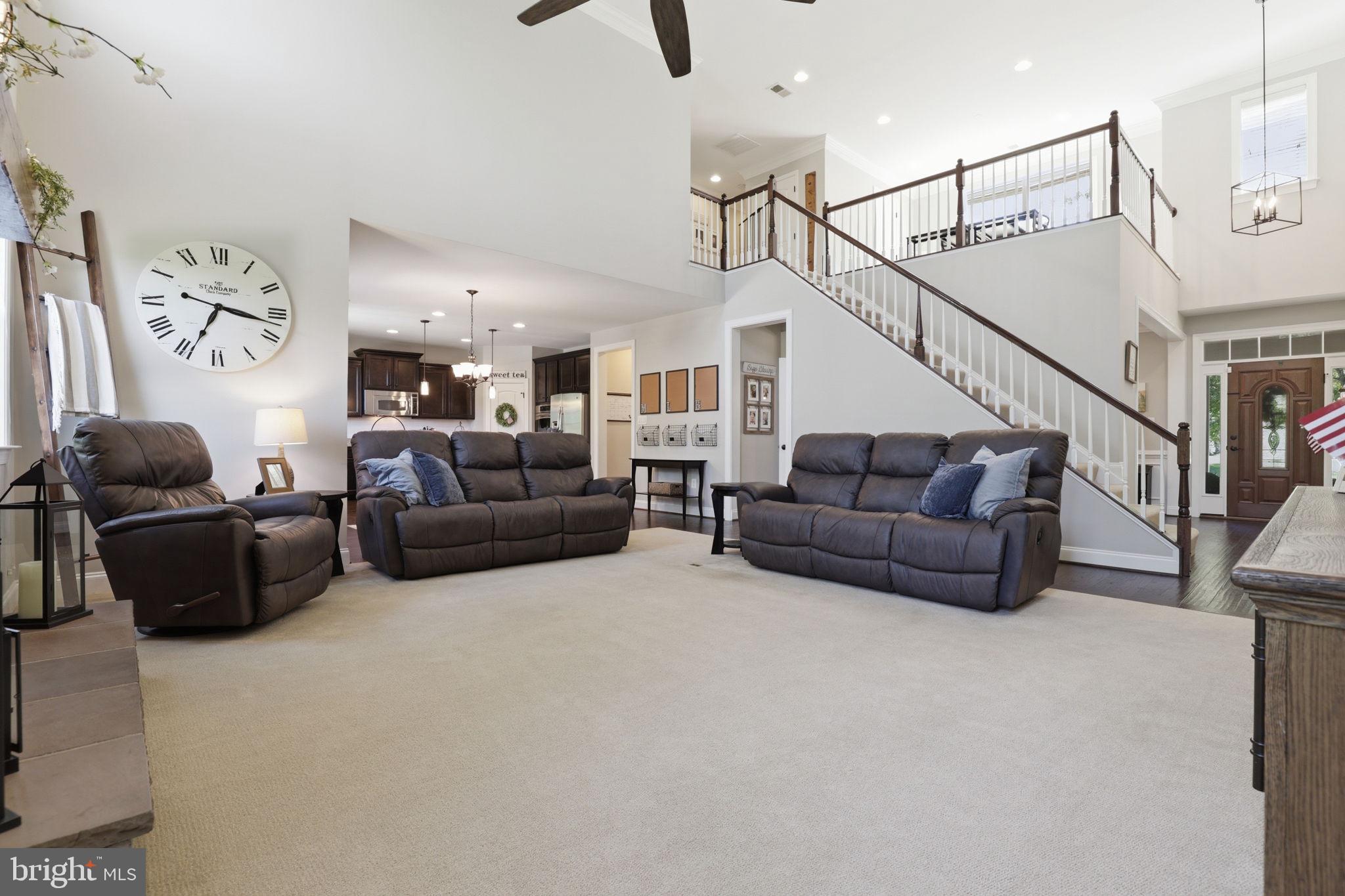8046 SIDE HILL DRIVE