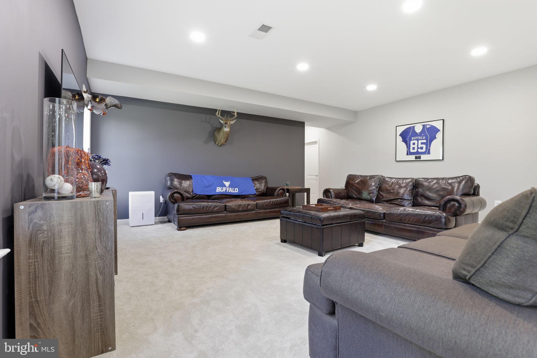8046 SIDE HILL DRIVE
