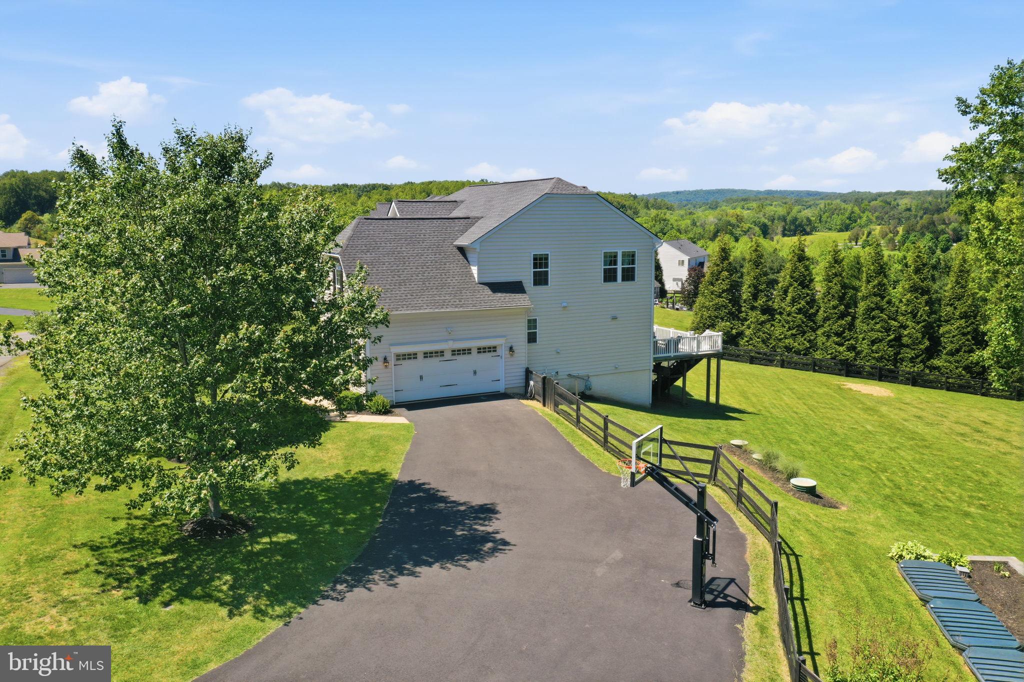 8046 SIDE HILL DRIVE
