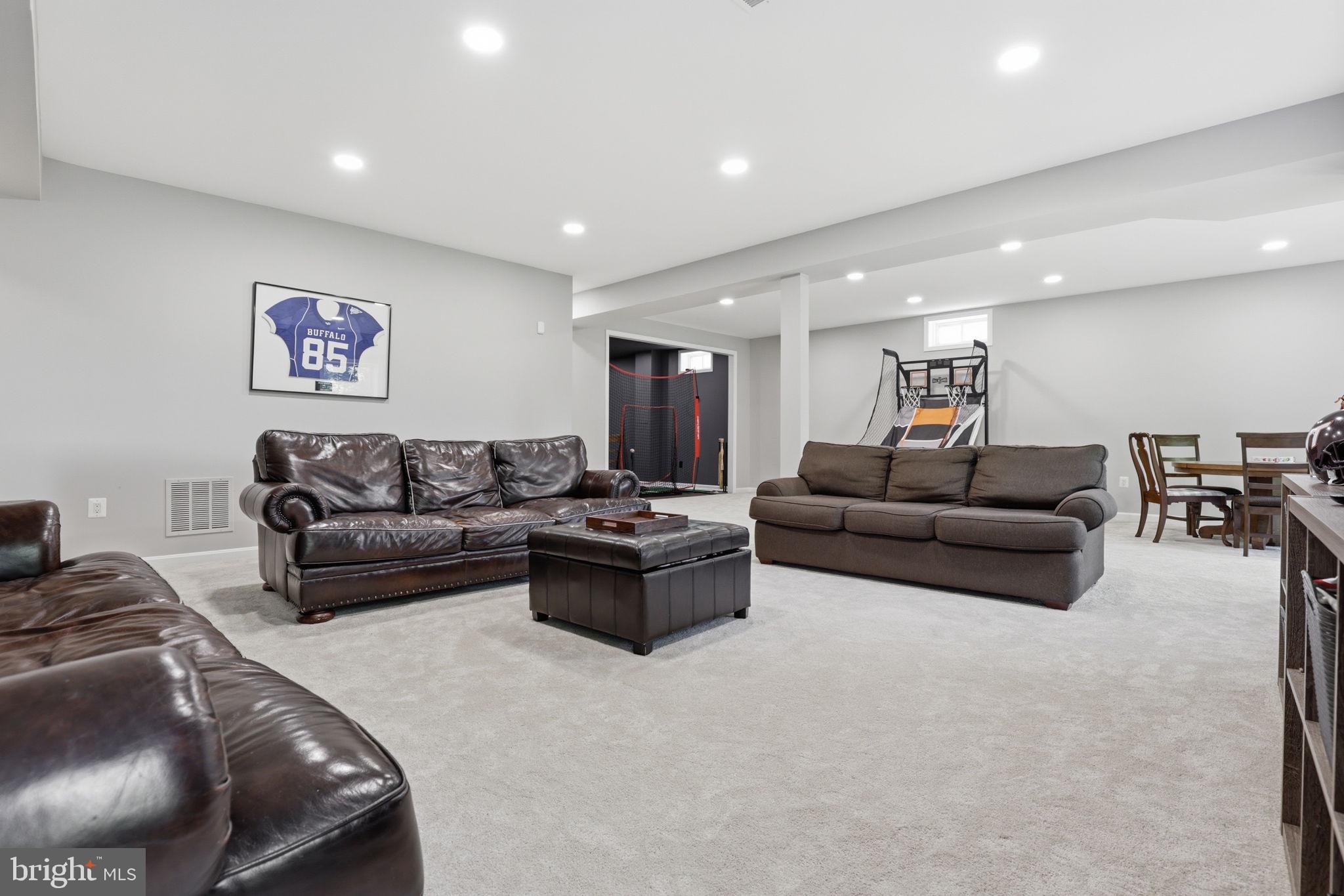8046 SIDE HILL DRIVE