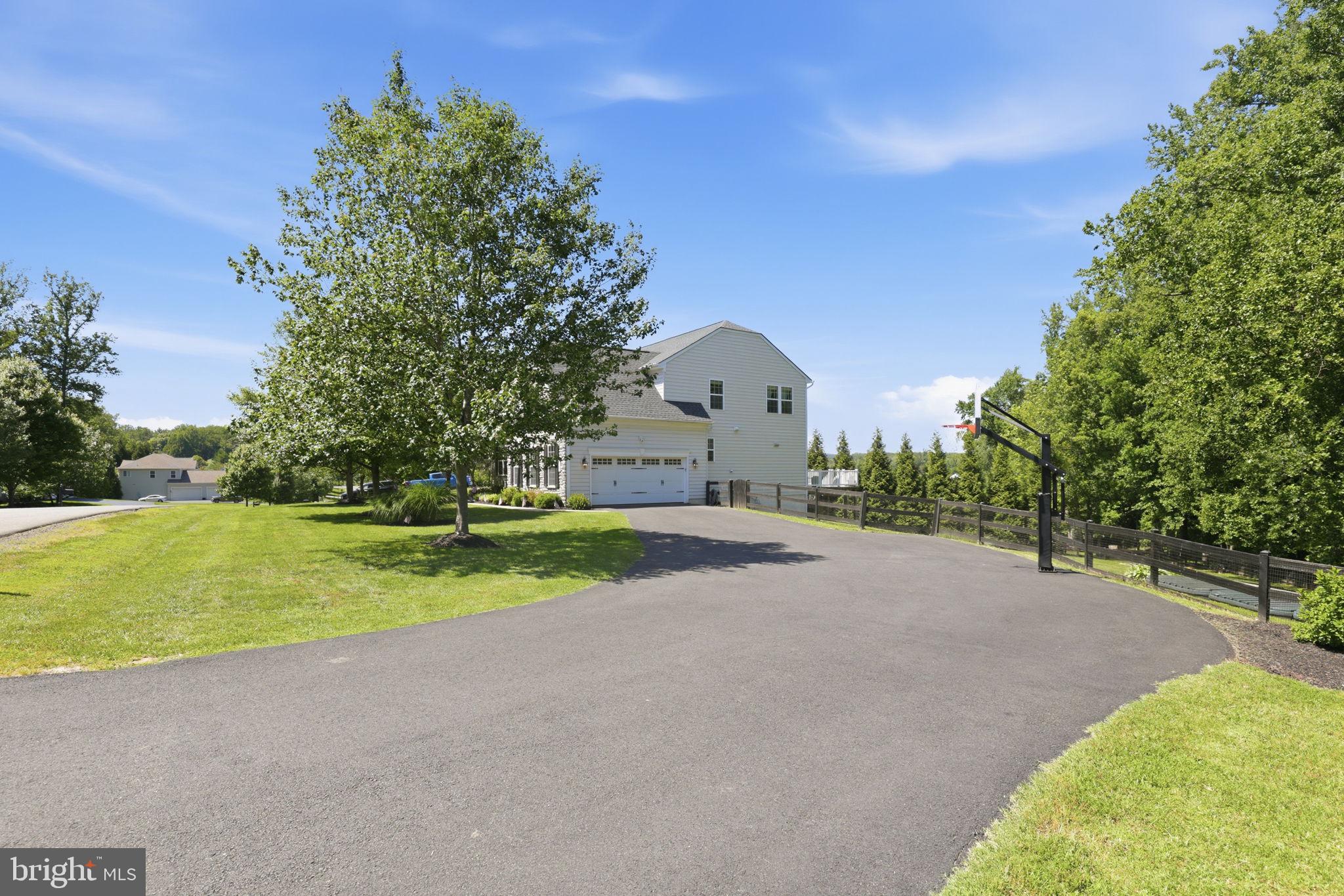 8046 SIDE HILL DRIVE