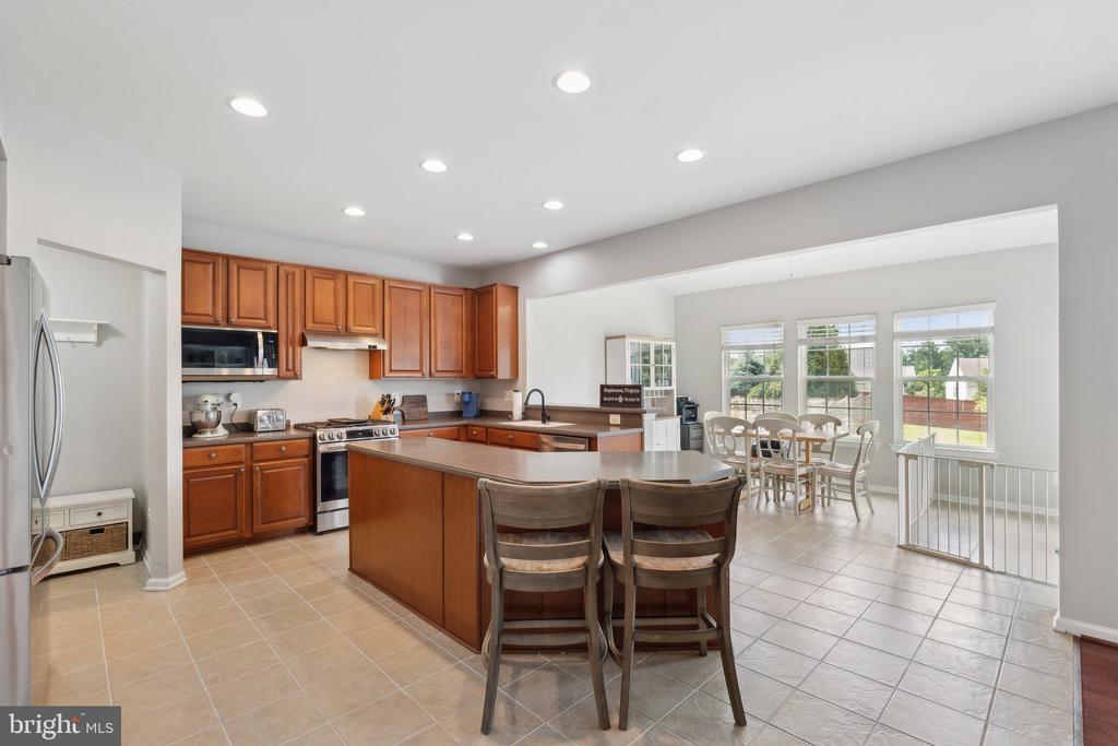 210 Morlyn Dr