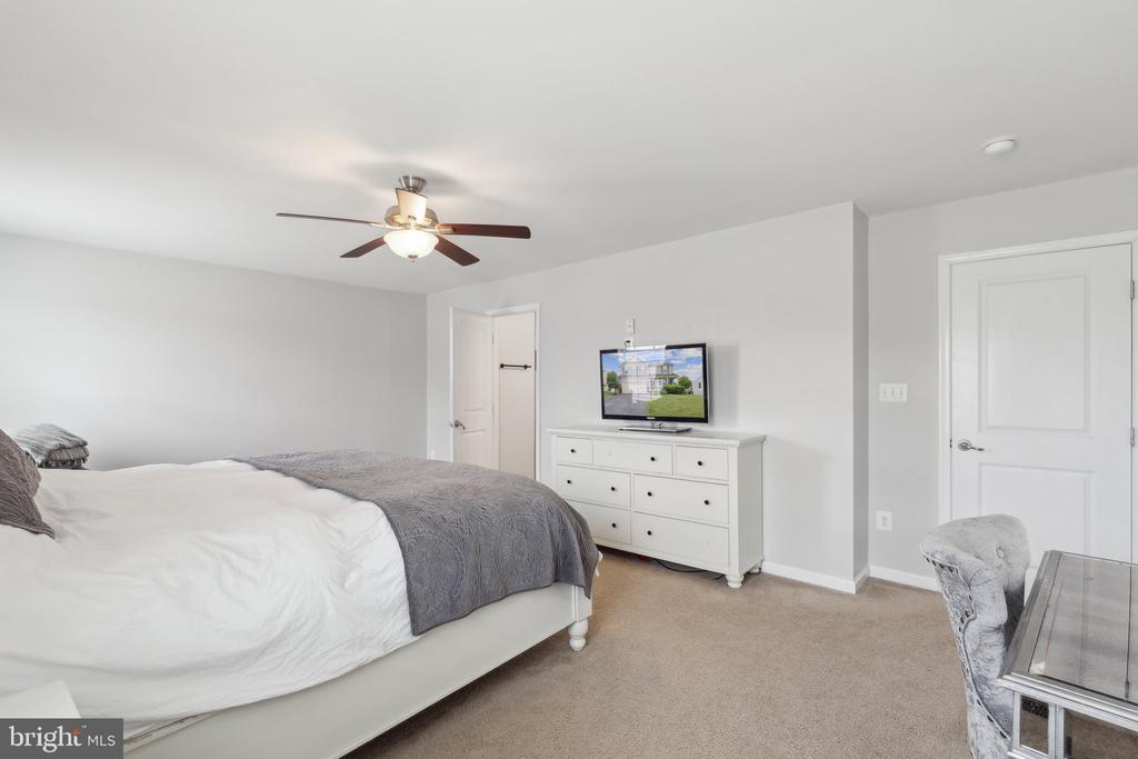 210 Morlyn Dr