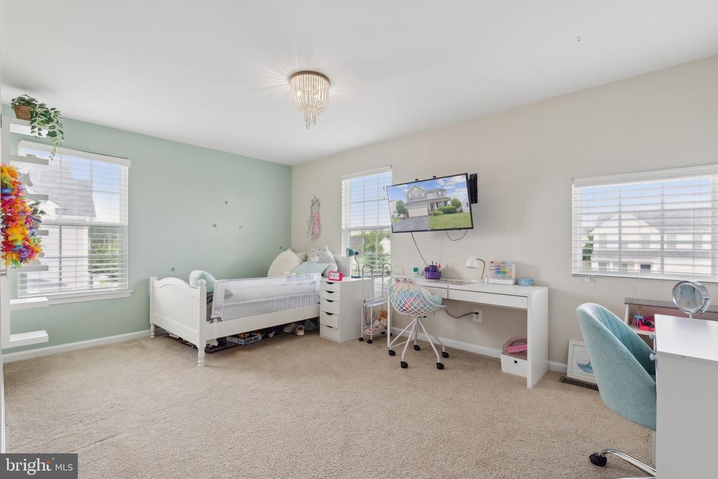 210 Morlyn Dr
