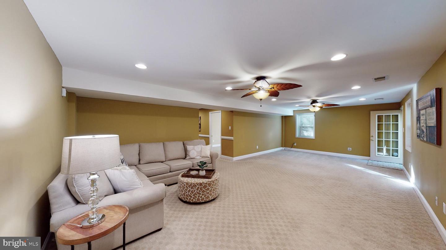 9246 Wood Glade Dr