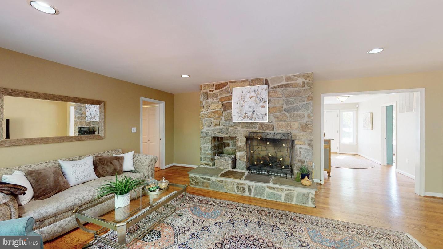 9246 Wood Glade Dr