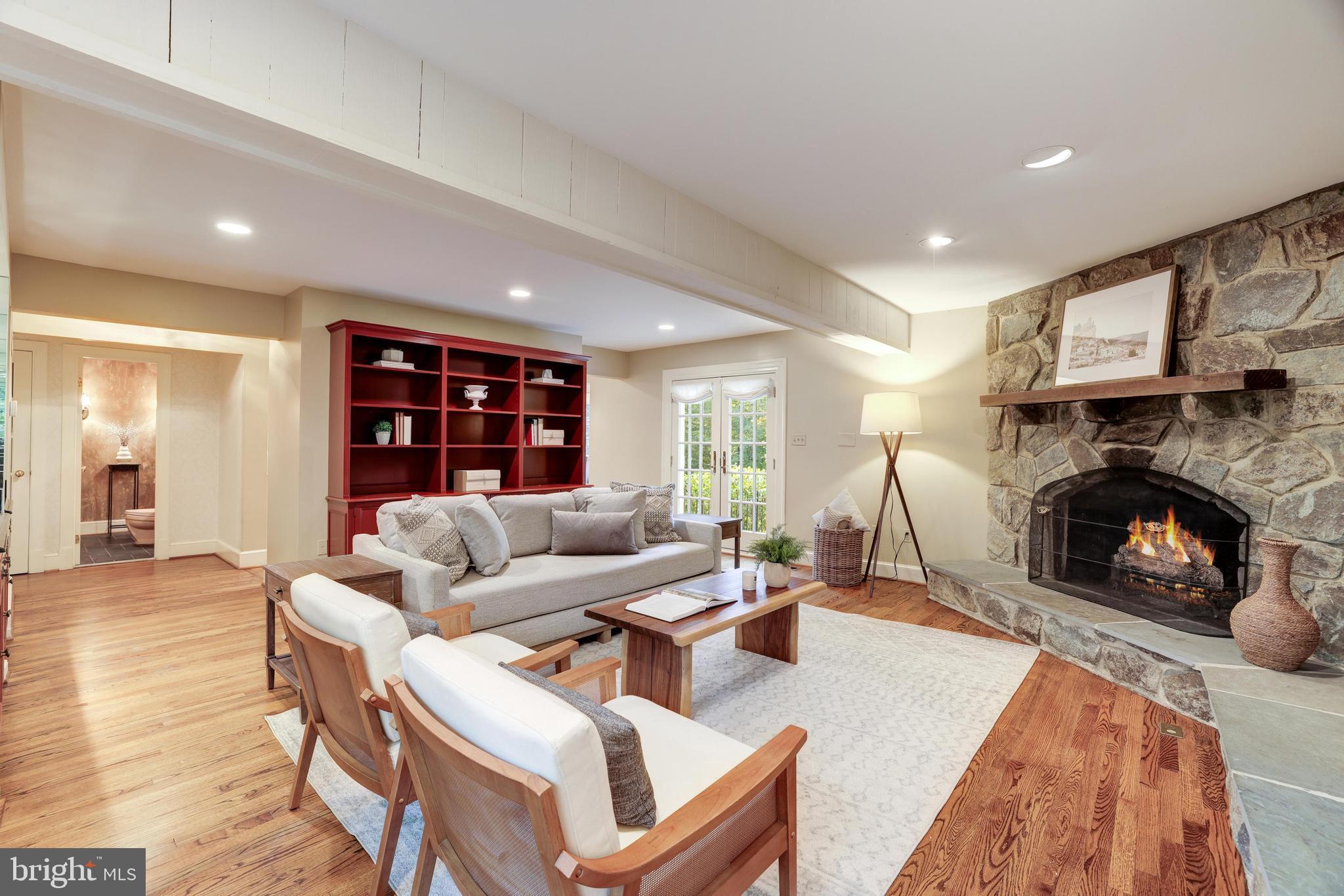 214 Falcon Ridge Rd