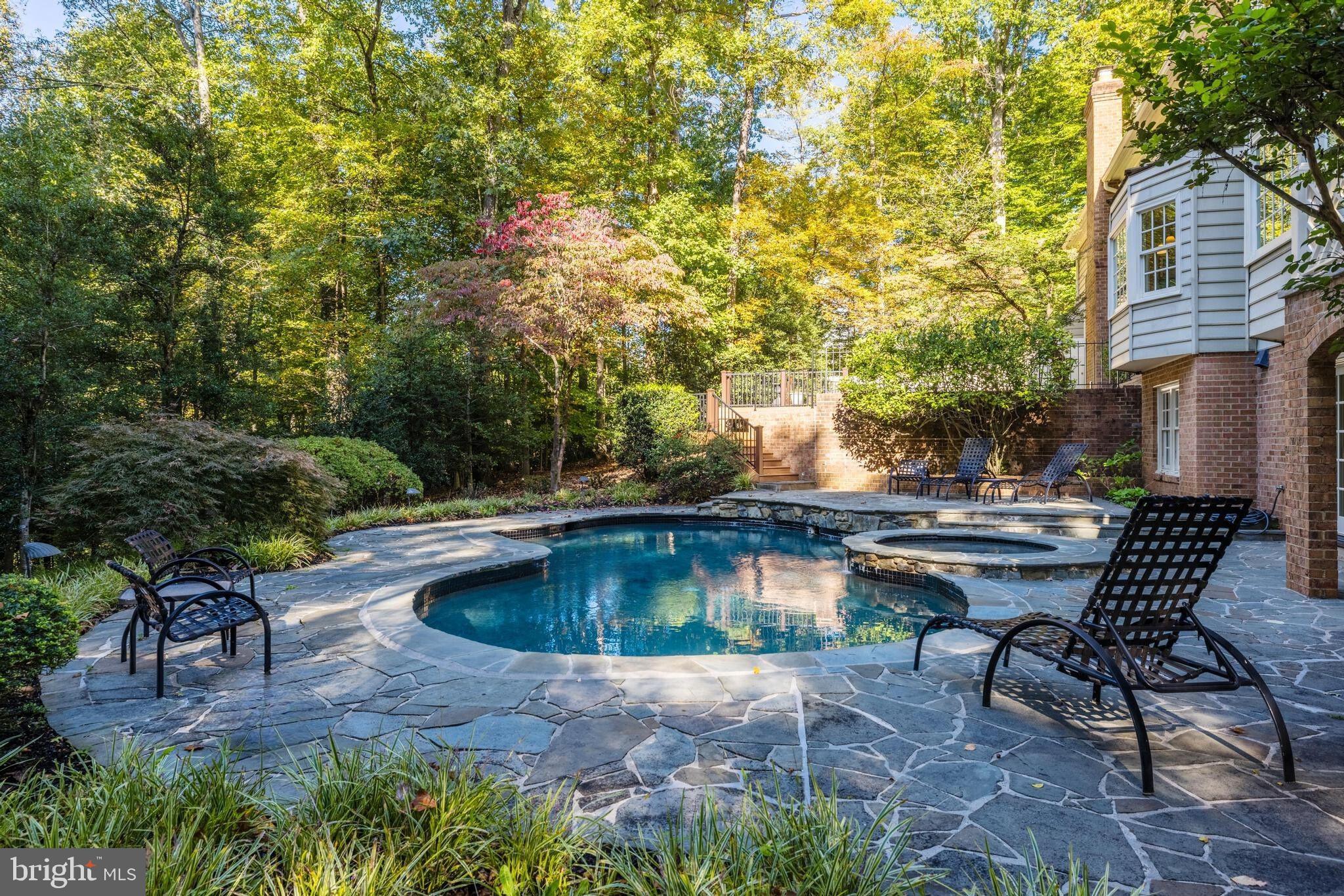 214 Falcon Ridge Rd