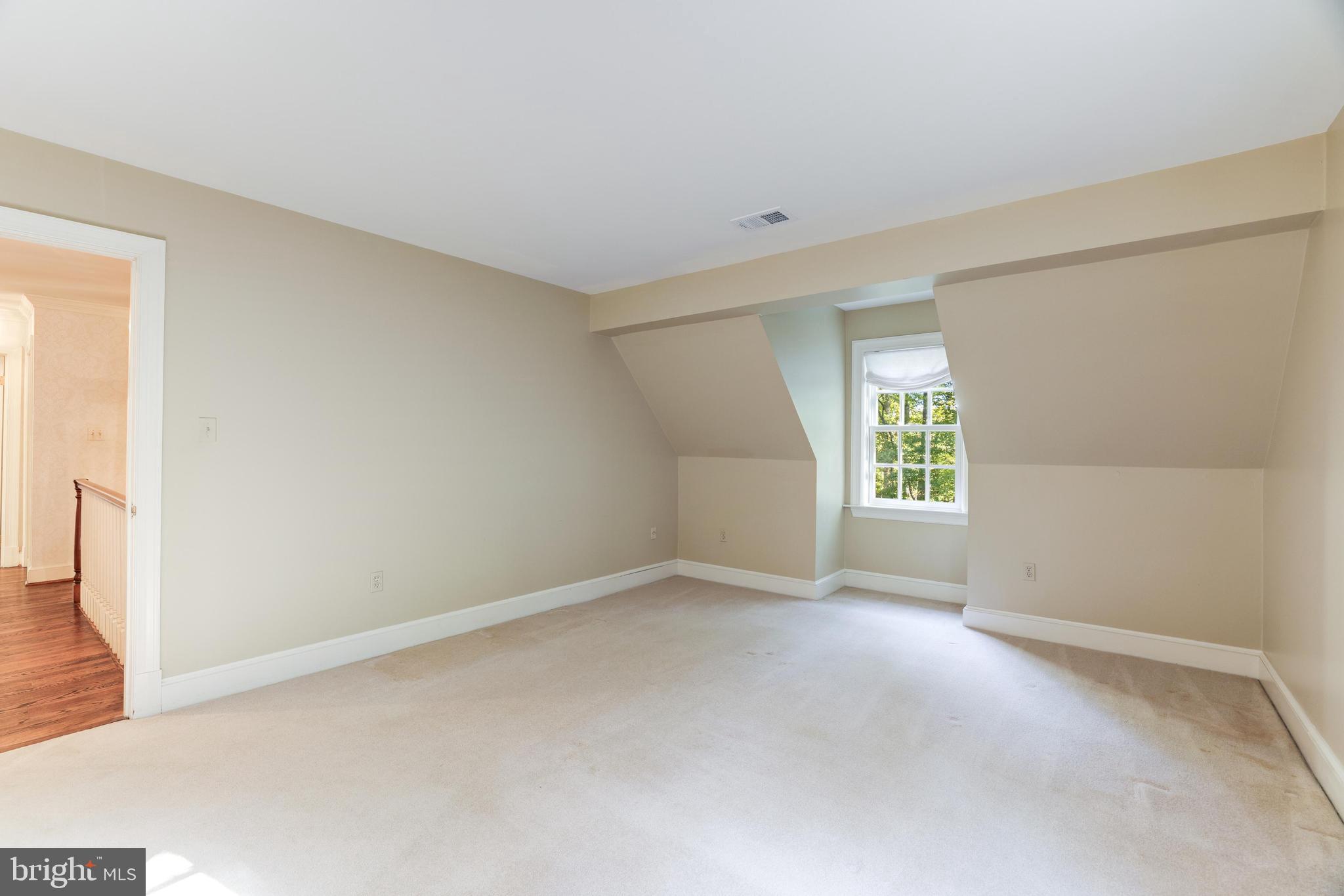 214 Falcon Ridge Rd