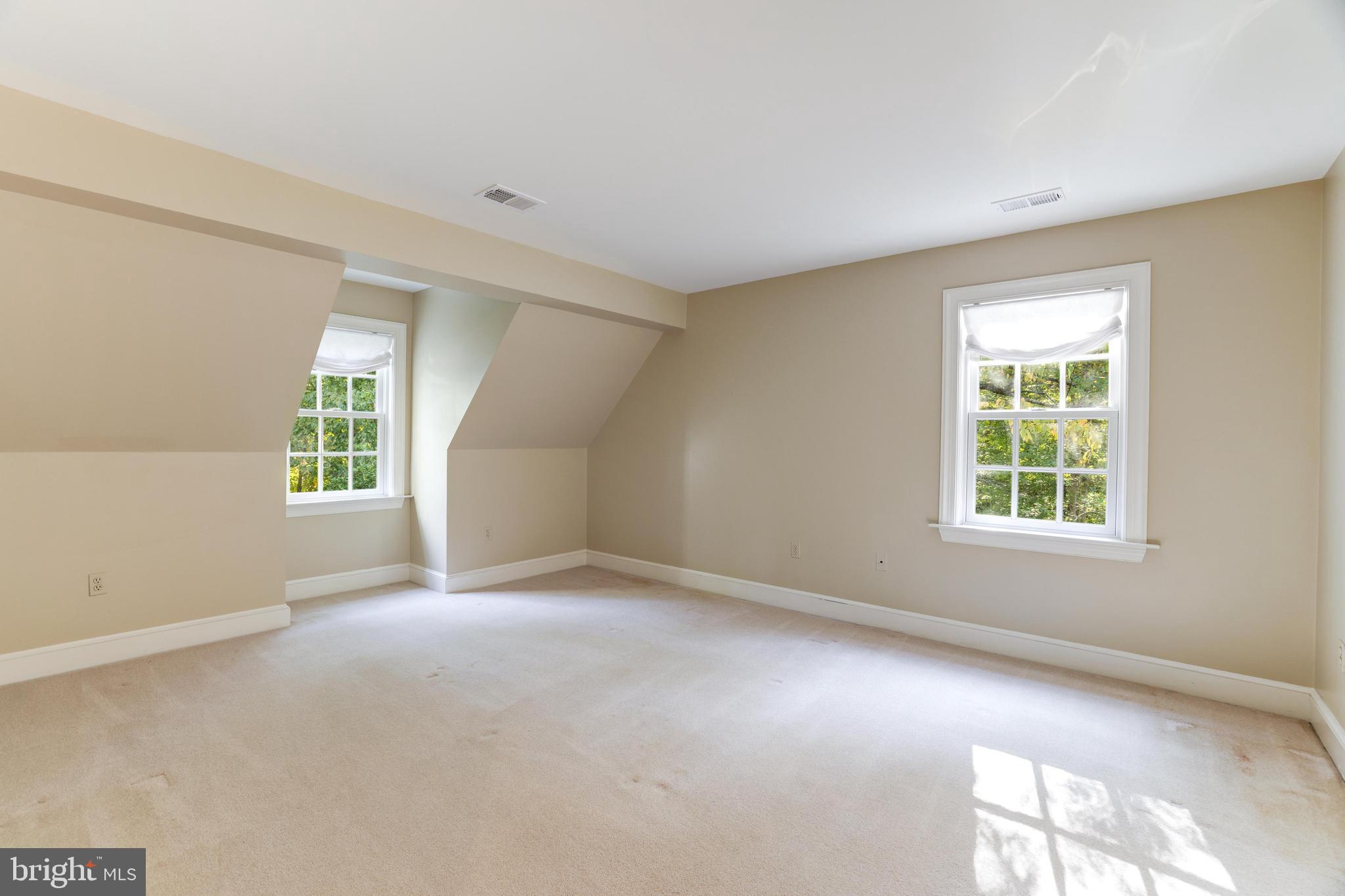 214 Falcon Ridge Rd