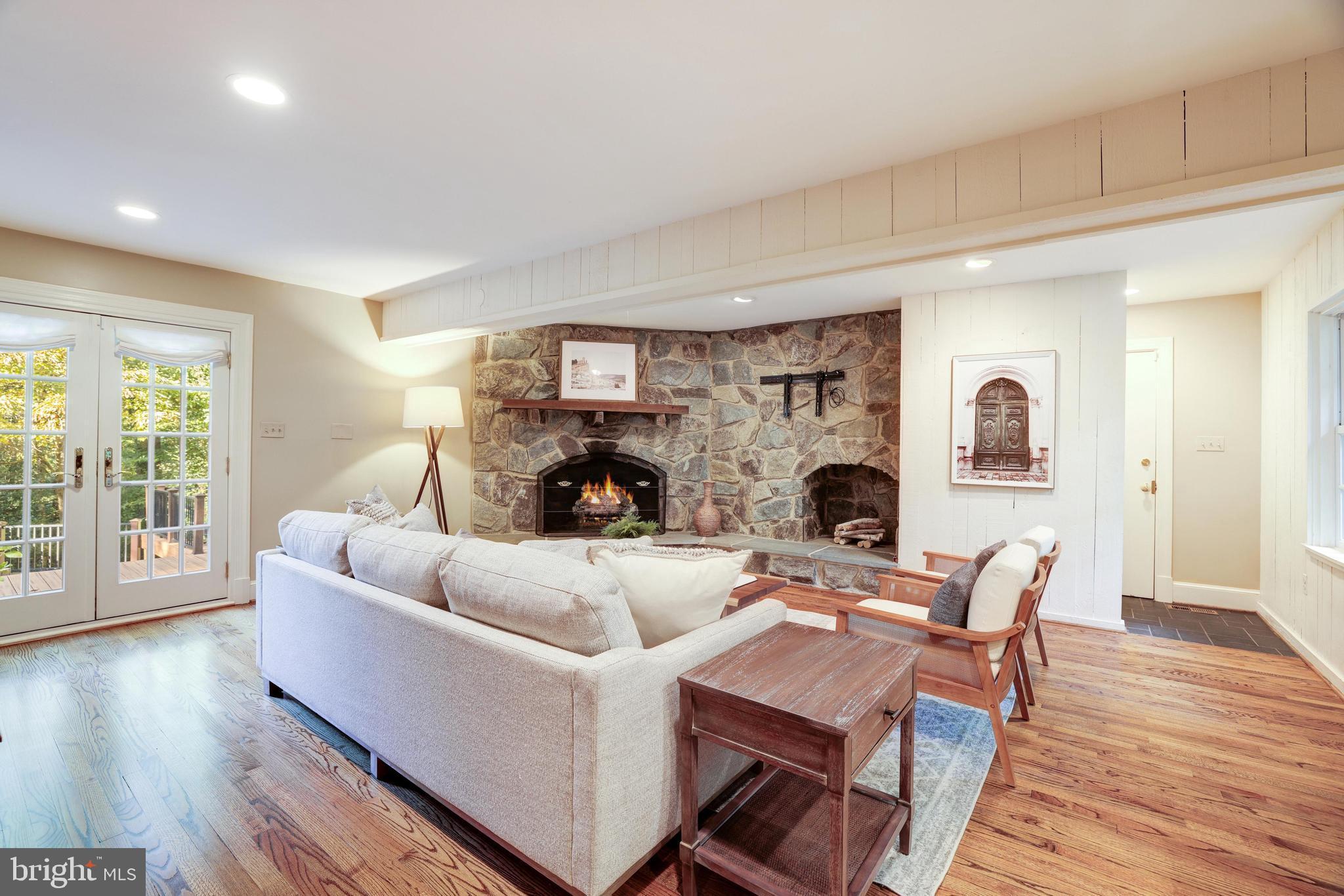 214 Falcon Ridge Rd