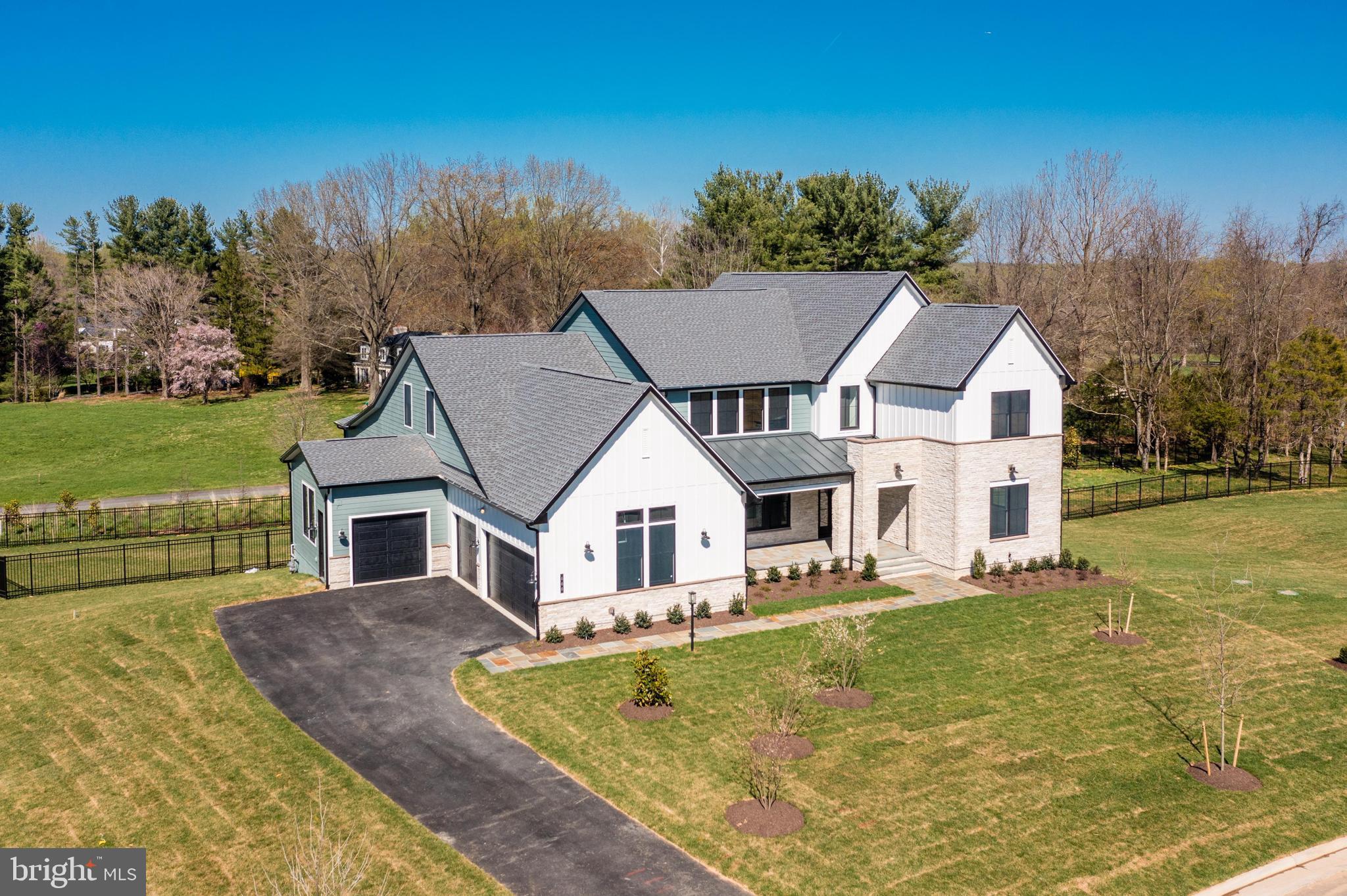 666 Stratford Hill Ct