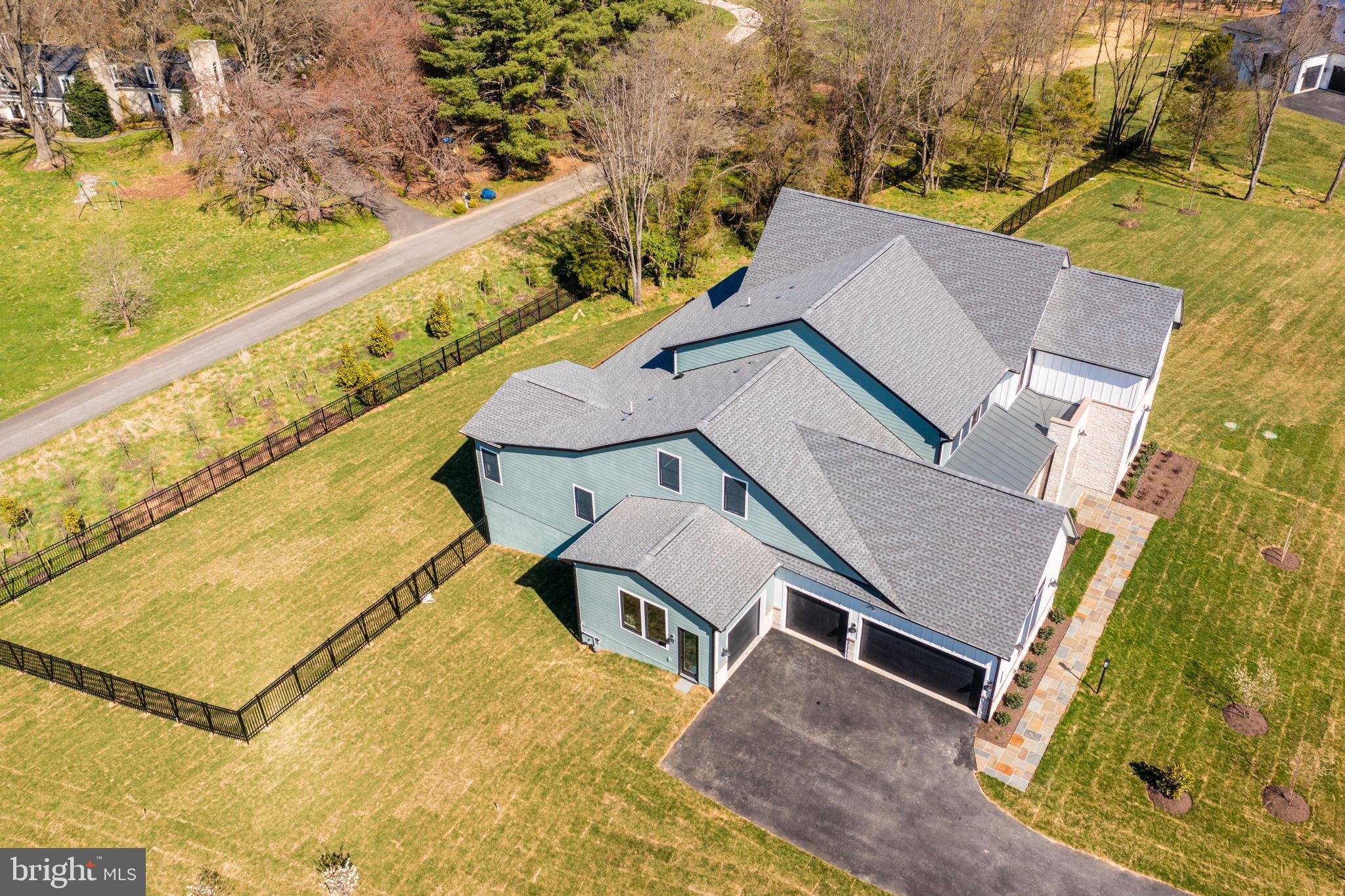 666 Stratford Hill Ct