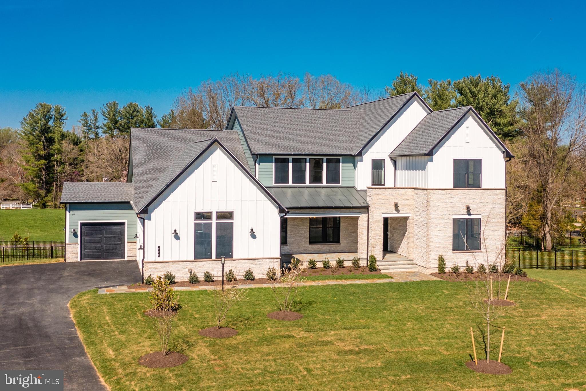 666 Stratford Hill Ct