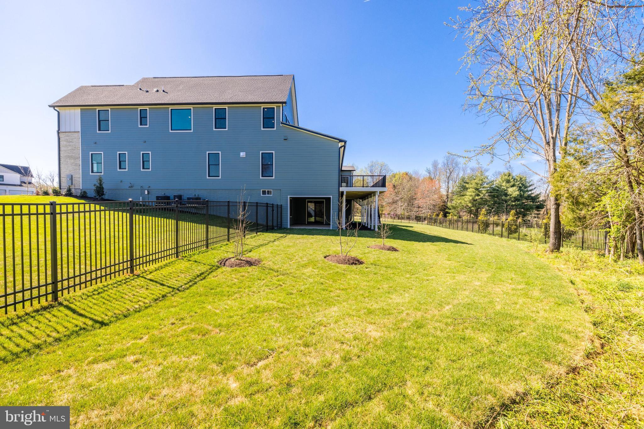 666 Stratford Hill Ct