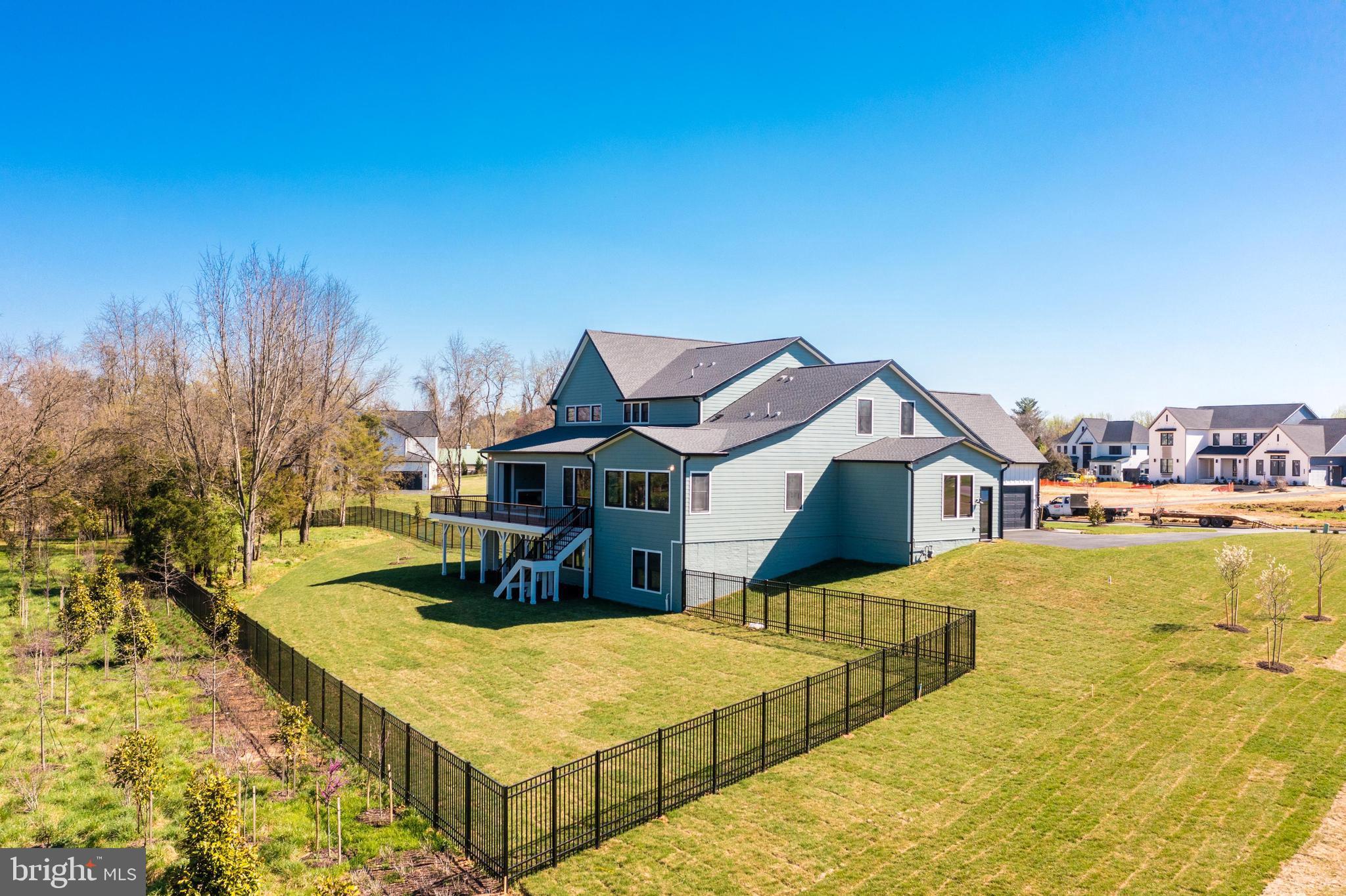 666 Stratford Hill Ct