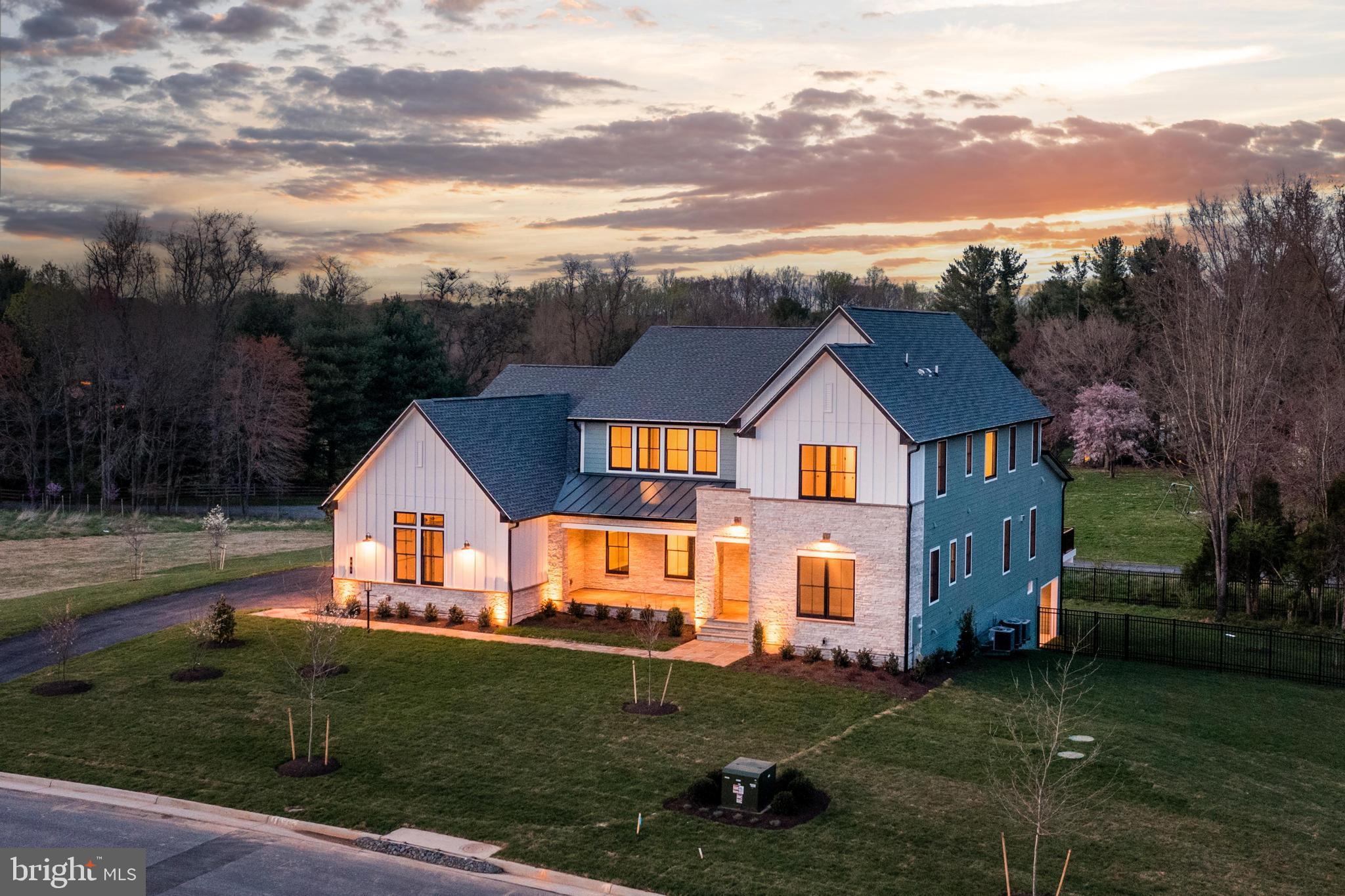 666 Stratford Hill Ct