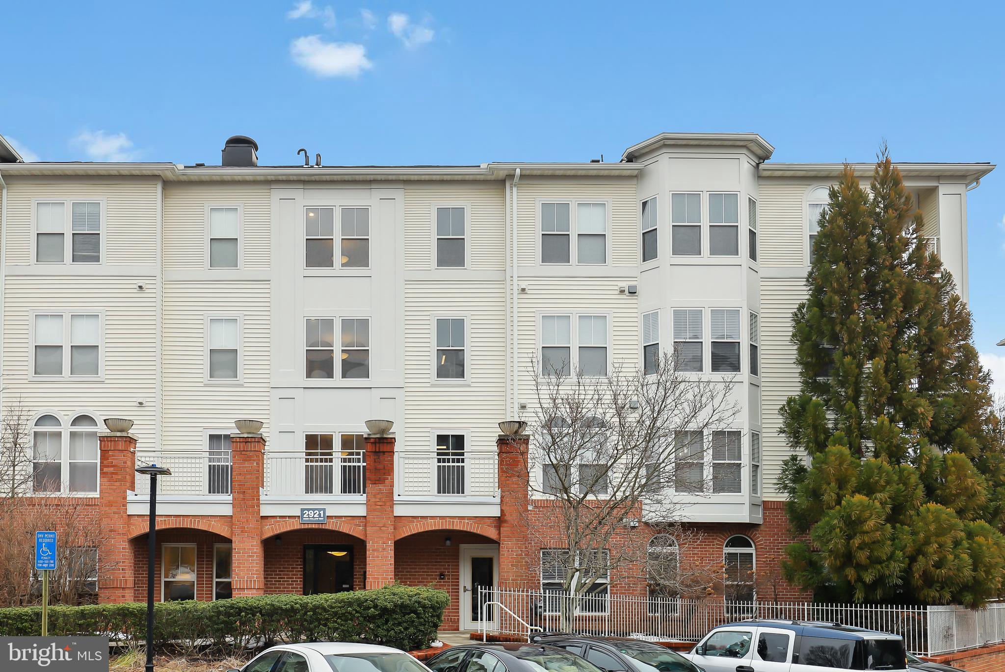 2921 DEER HOLLOW WAY 211