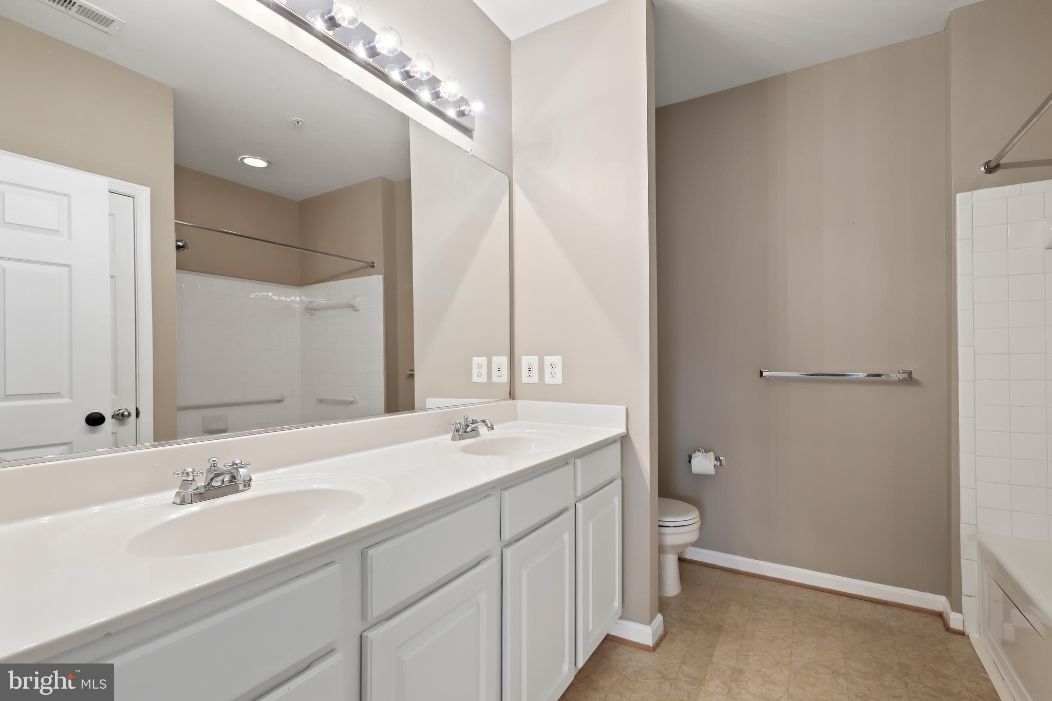 2921 DEER HOLLOW WAY 211