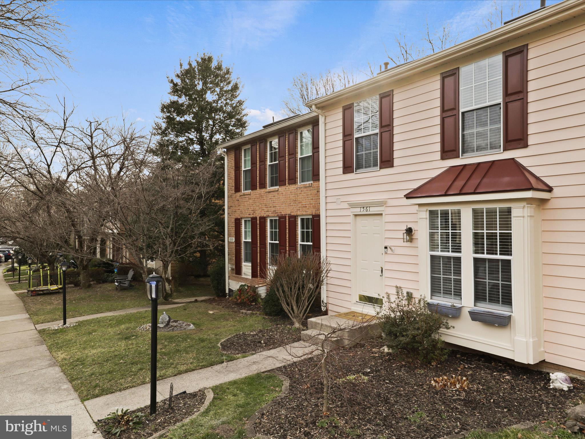 1561 AUTUMN RIDGE CIRCLE