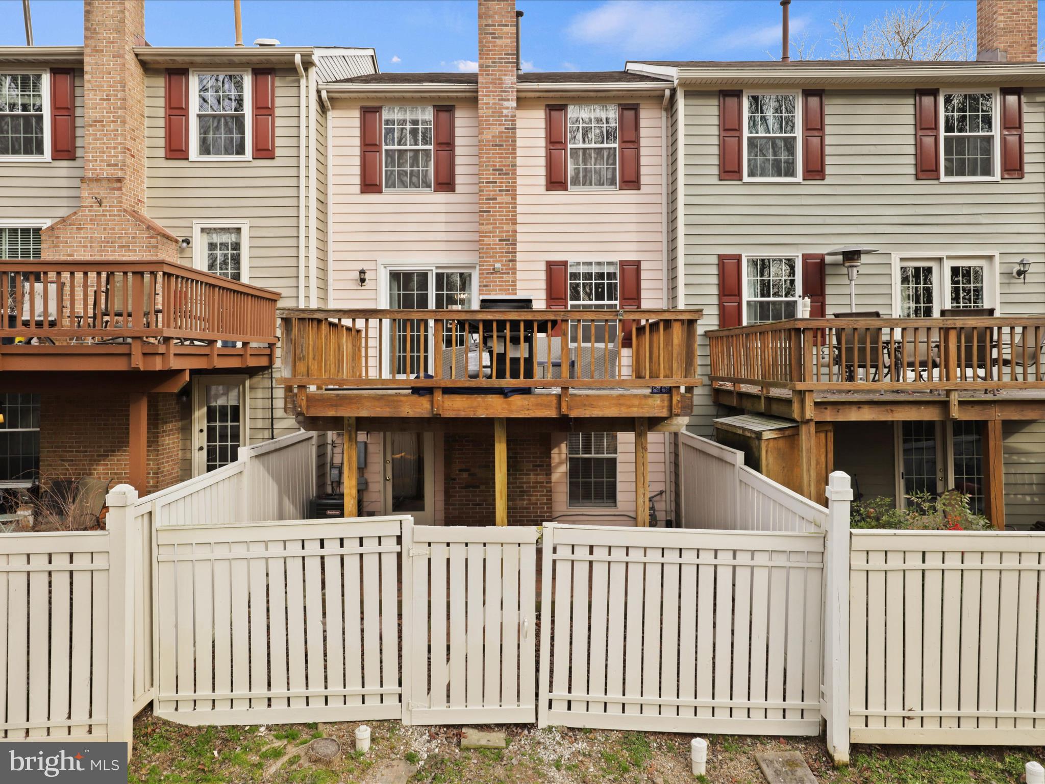 1561 AUTUMN RIDGE CIRCLE