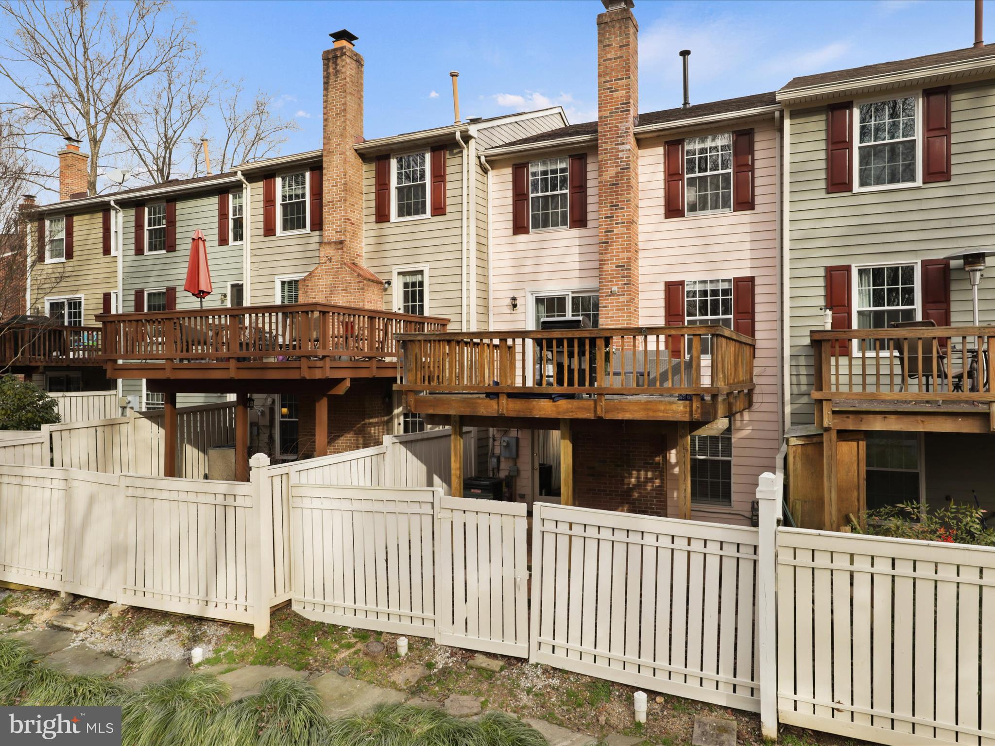 1561 AUTUMN RIDGE CIRCLE