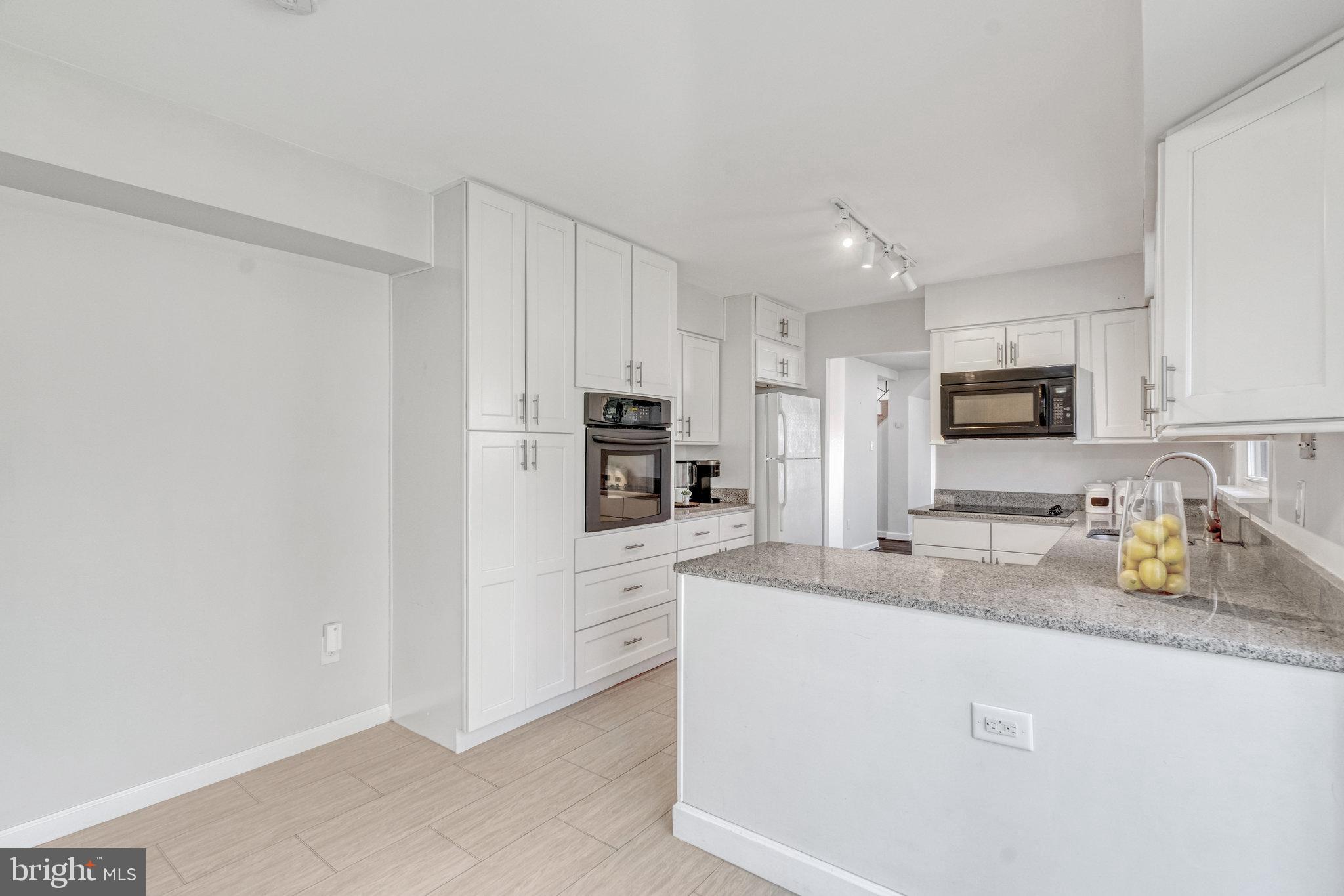 4117 Meadow Hill Ln