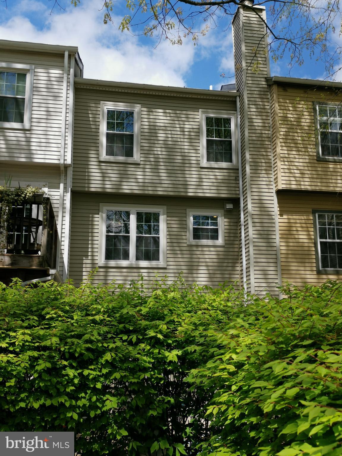 2322 Hunters Square Ct
