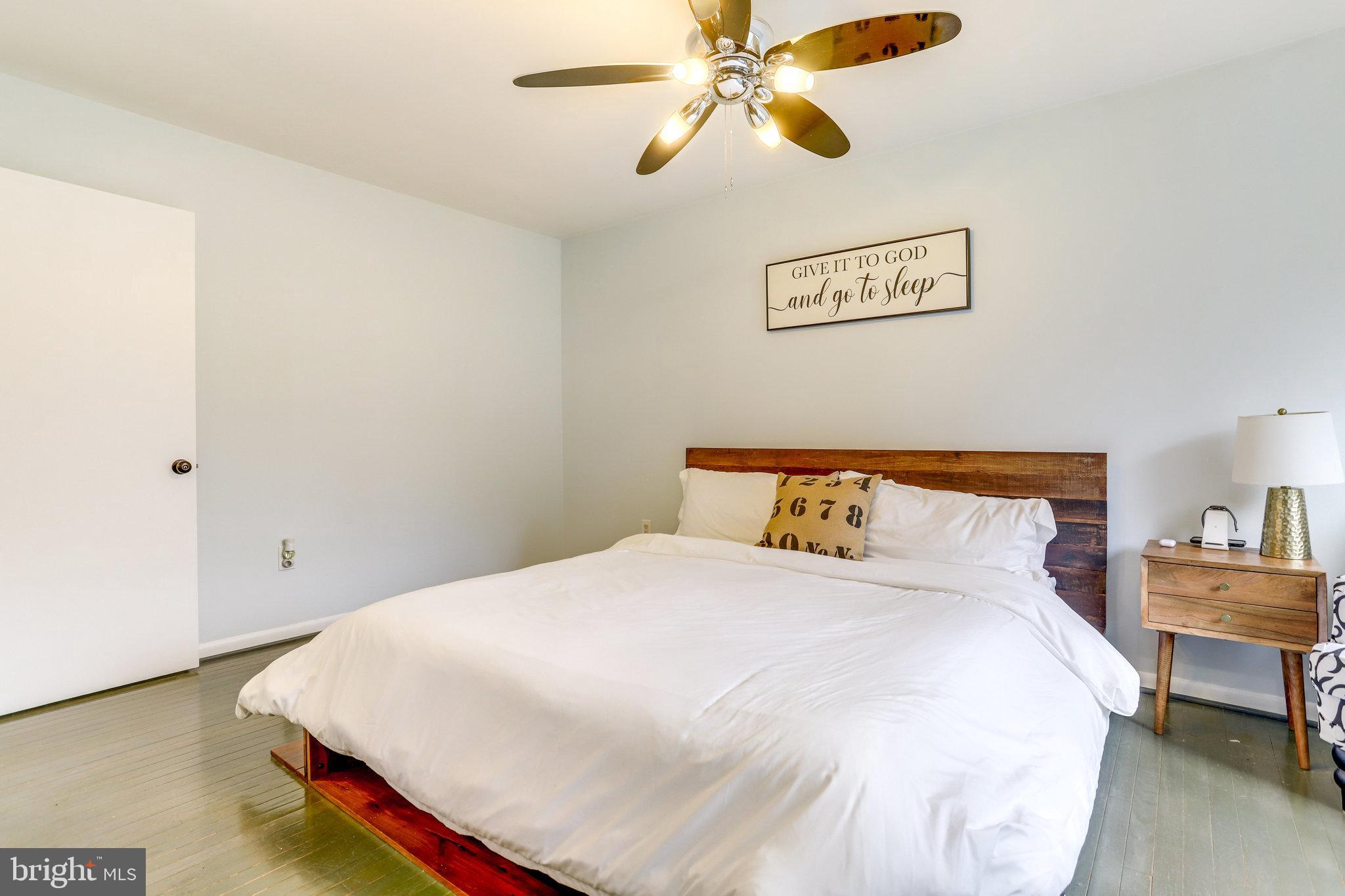8708 Center Rd