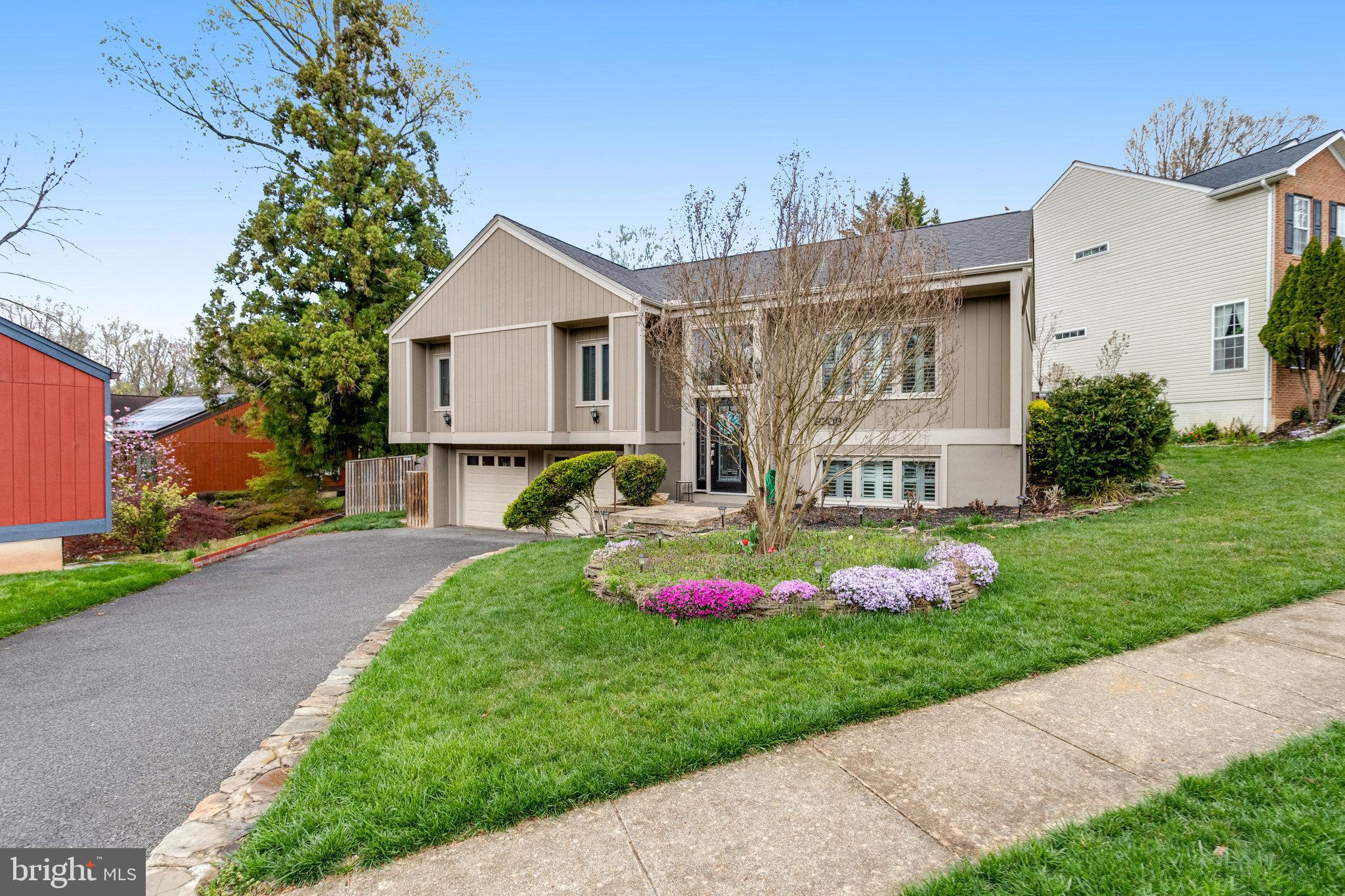 8708 Center Rd