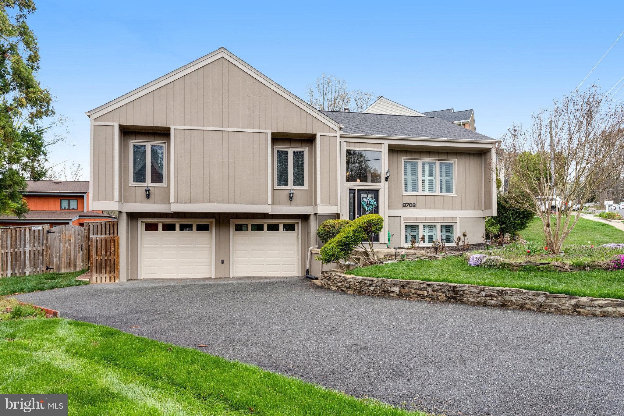 8708 Center Rd