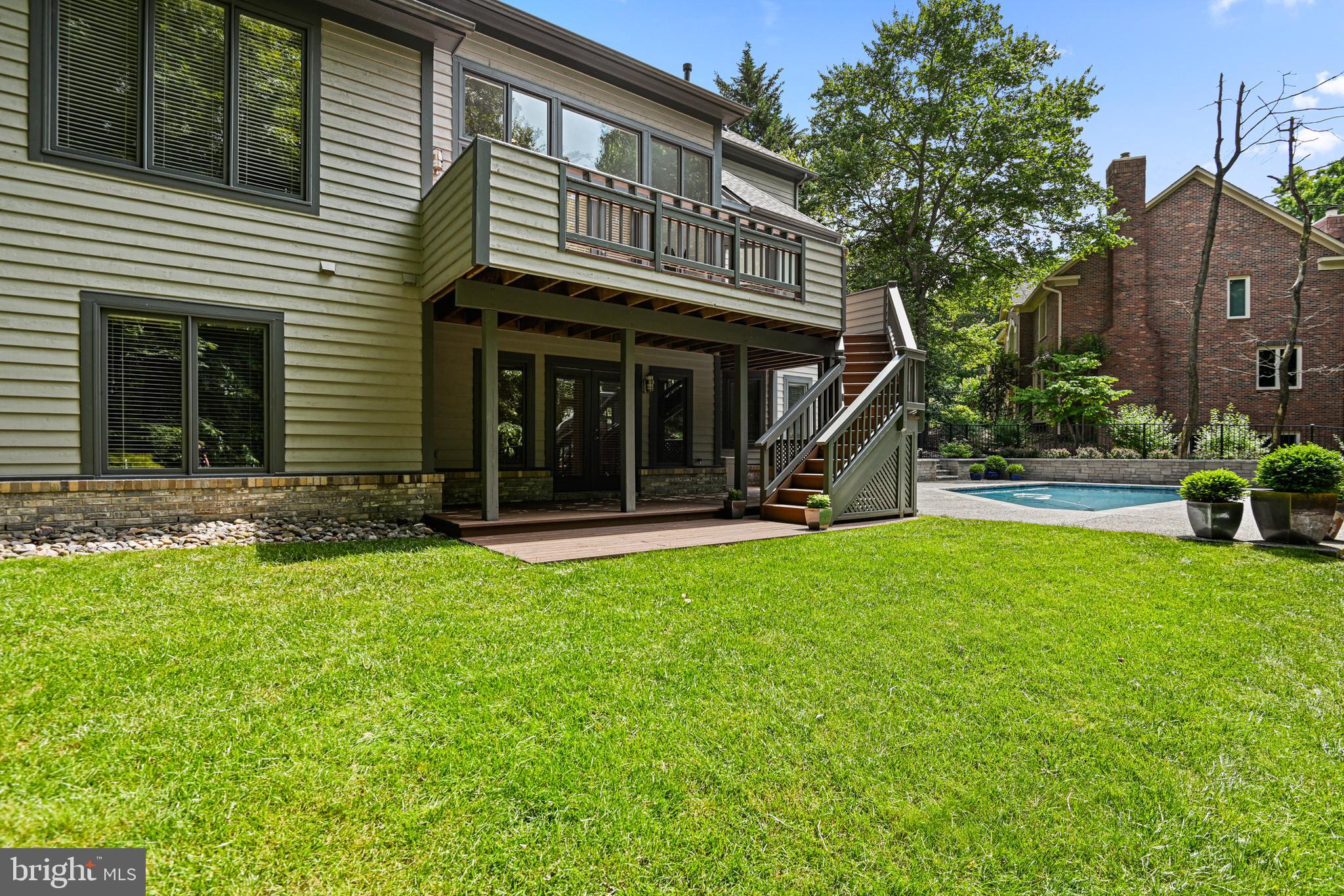11217 Bright Pond Ln