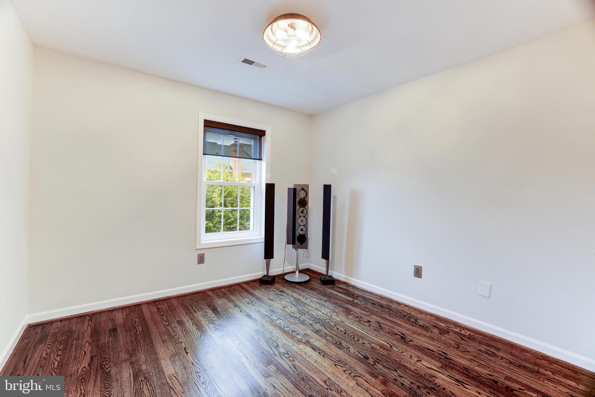 1404 McLean Mews Ct