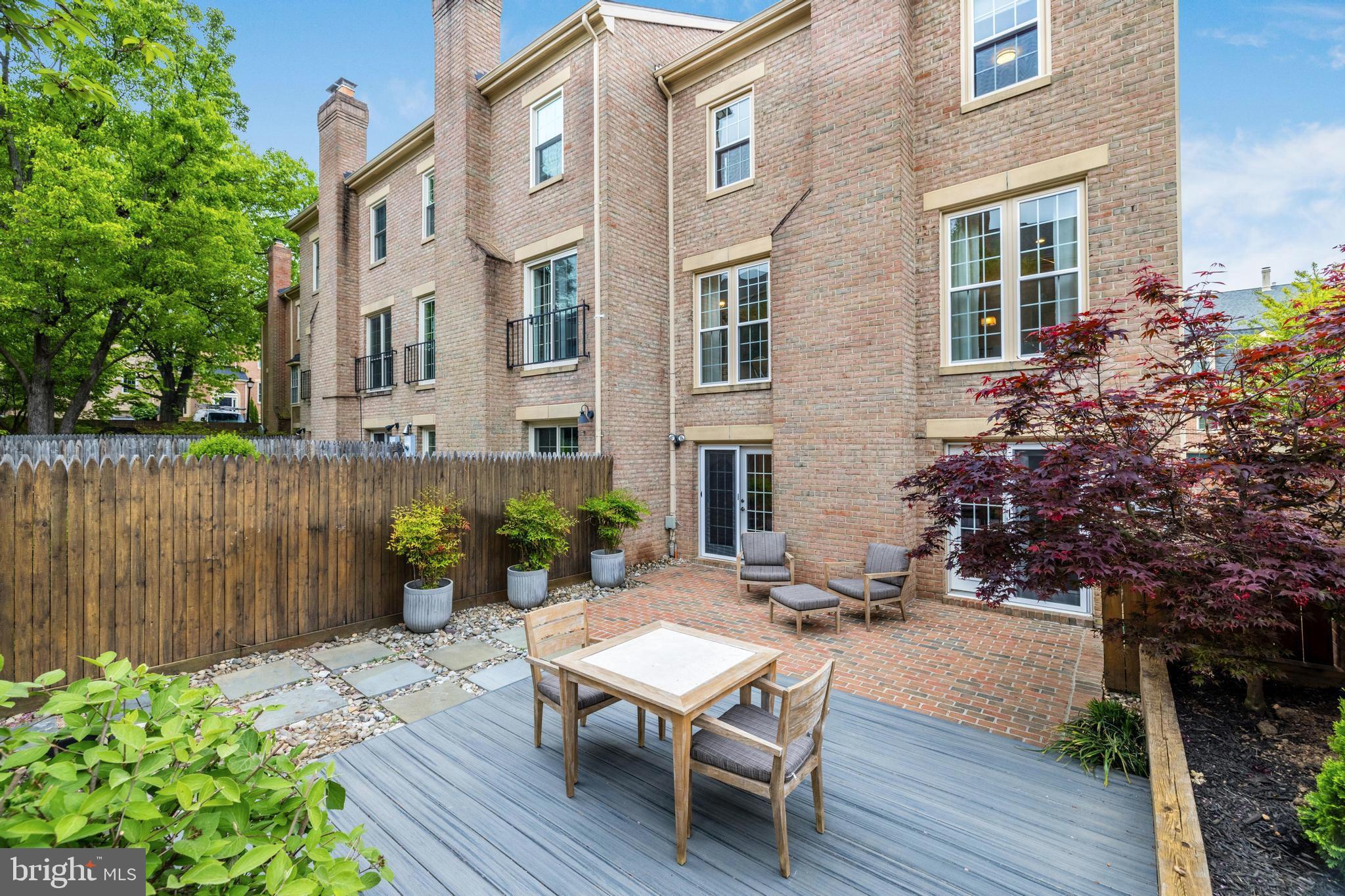 1404 McLean Mews Ct