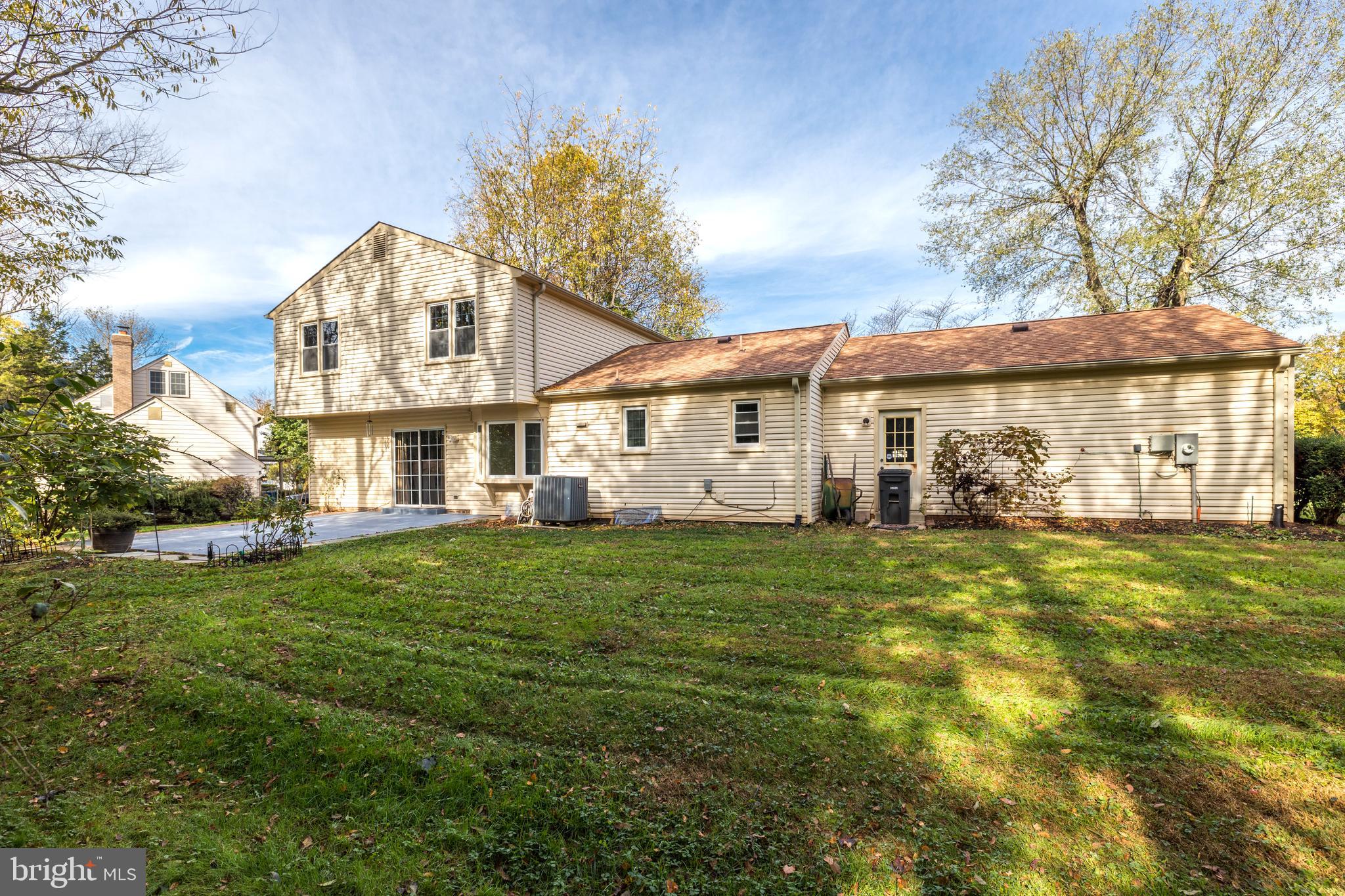 919 Holly Blossom Ct