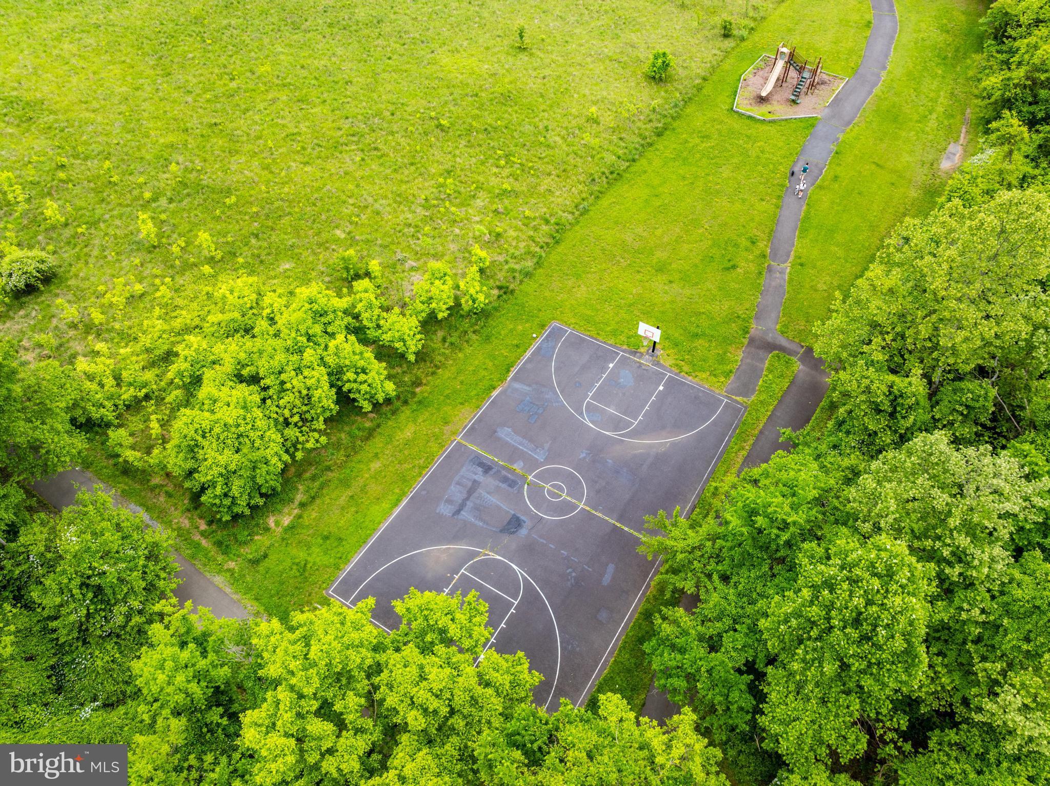1404 Kingsvale Cir