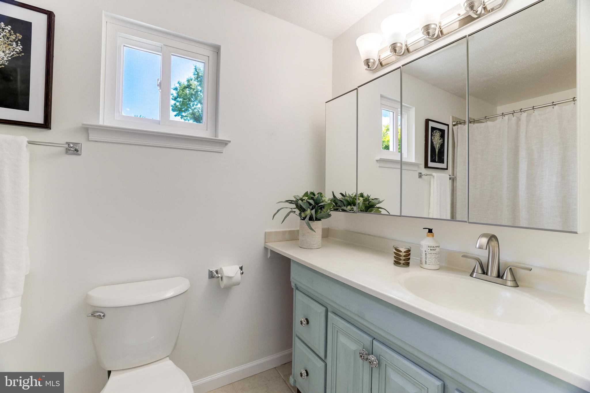 1404 Kingsvale Cir