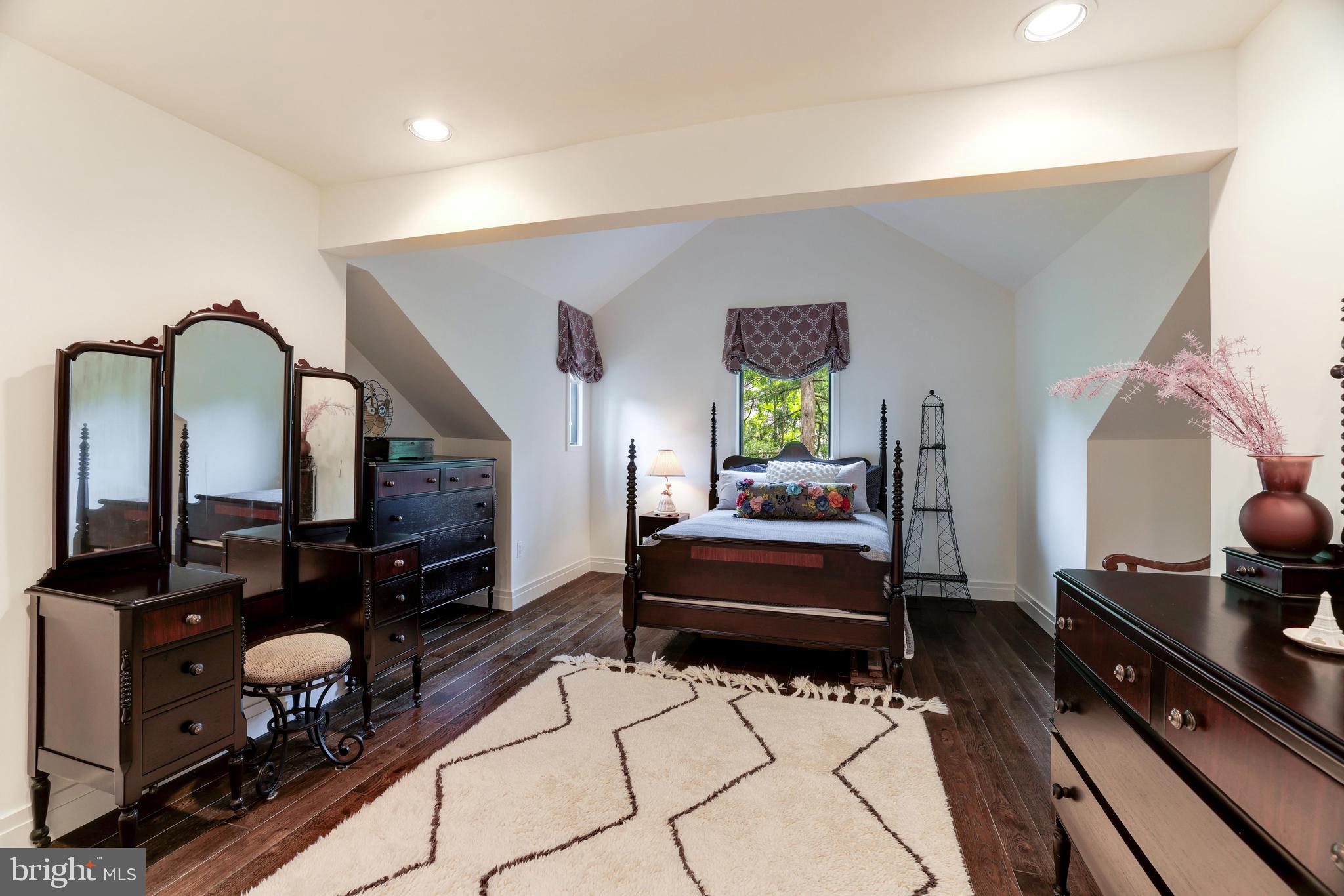 1926 Upper Lake Dr