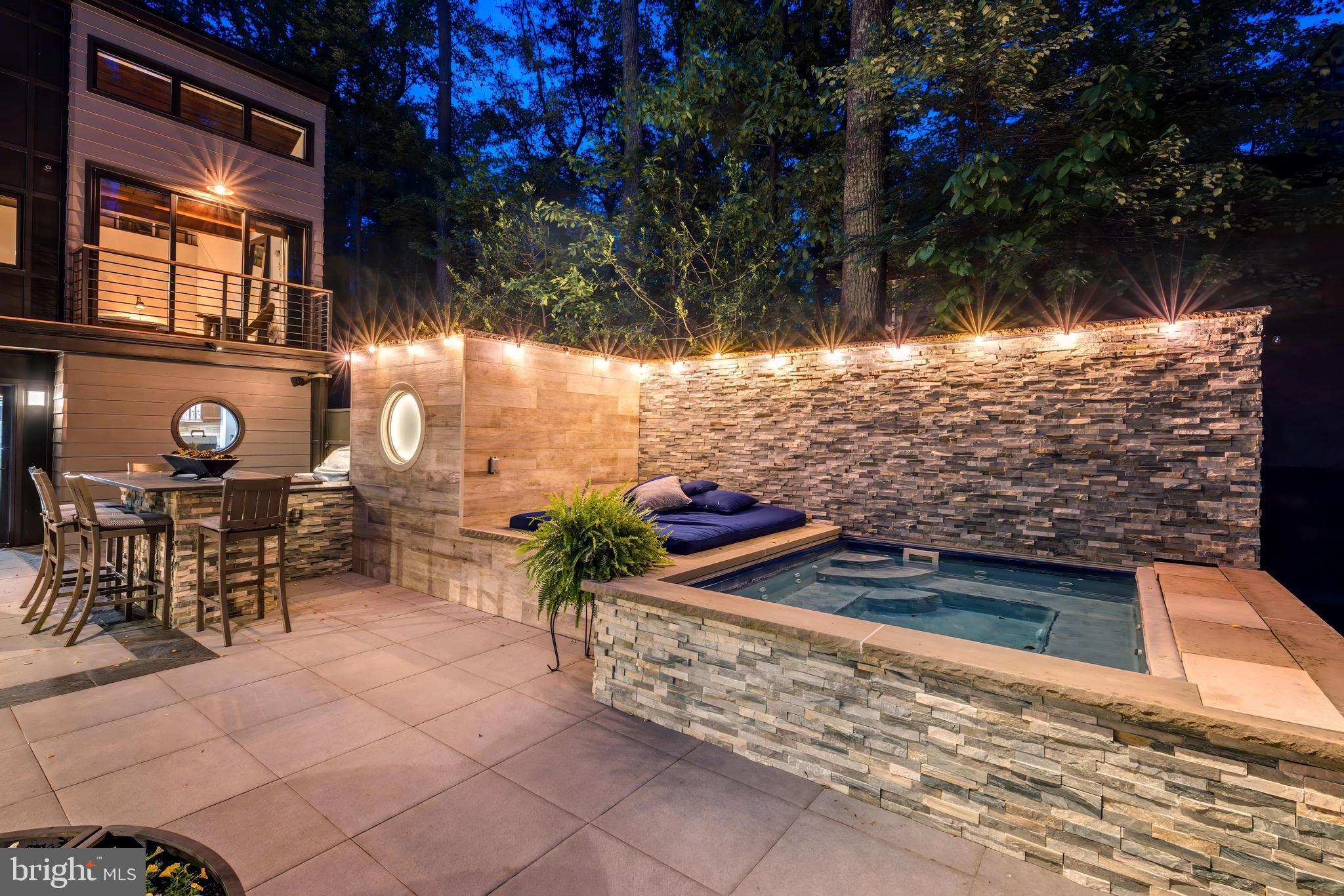 1926 Upper Lake Dr