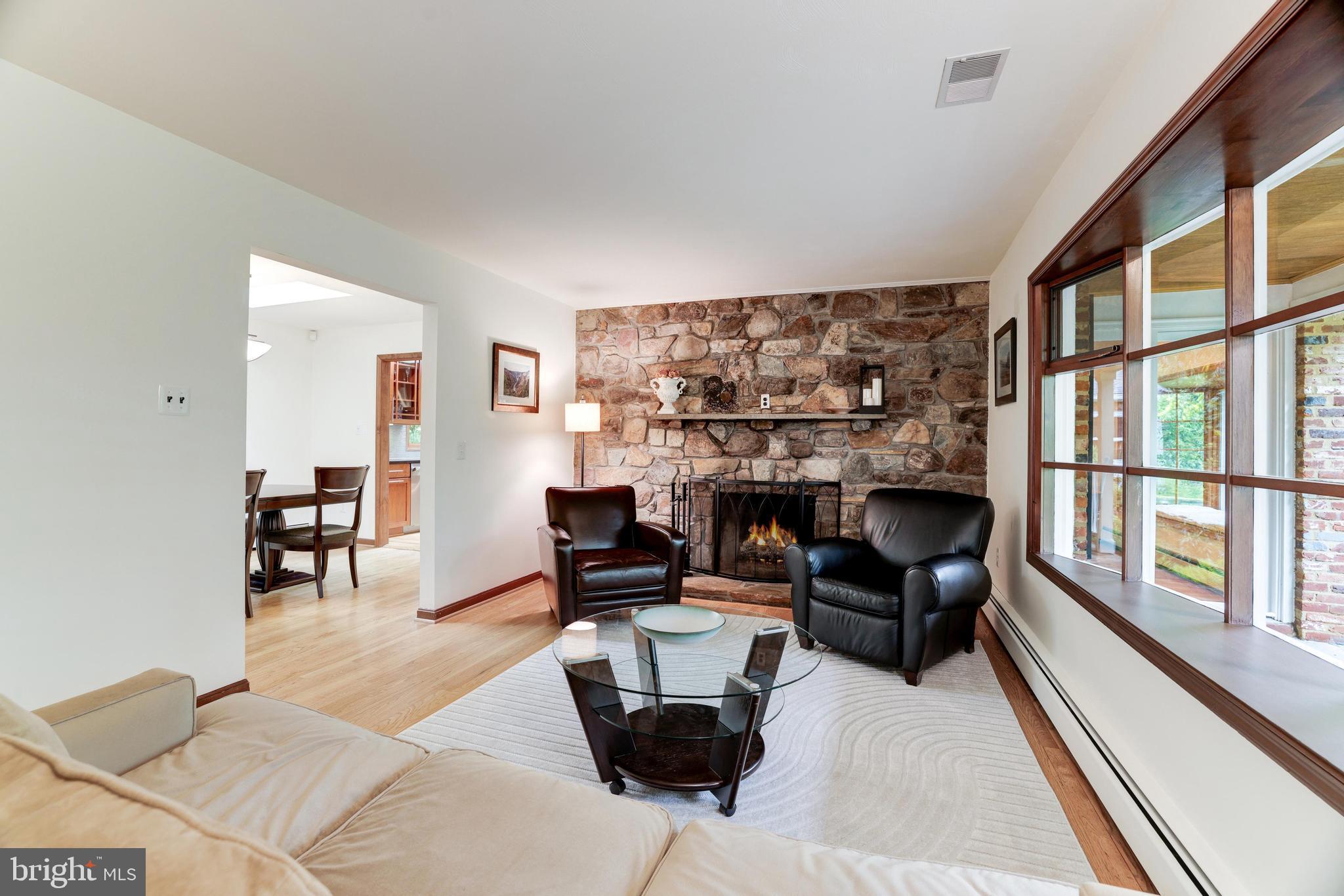 922 Constellation Dr