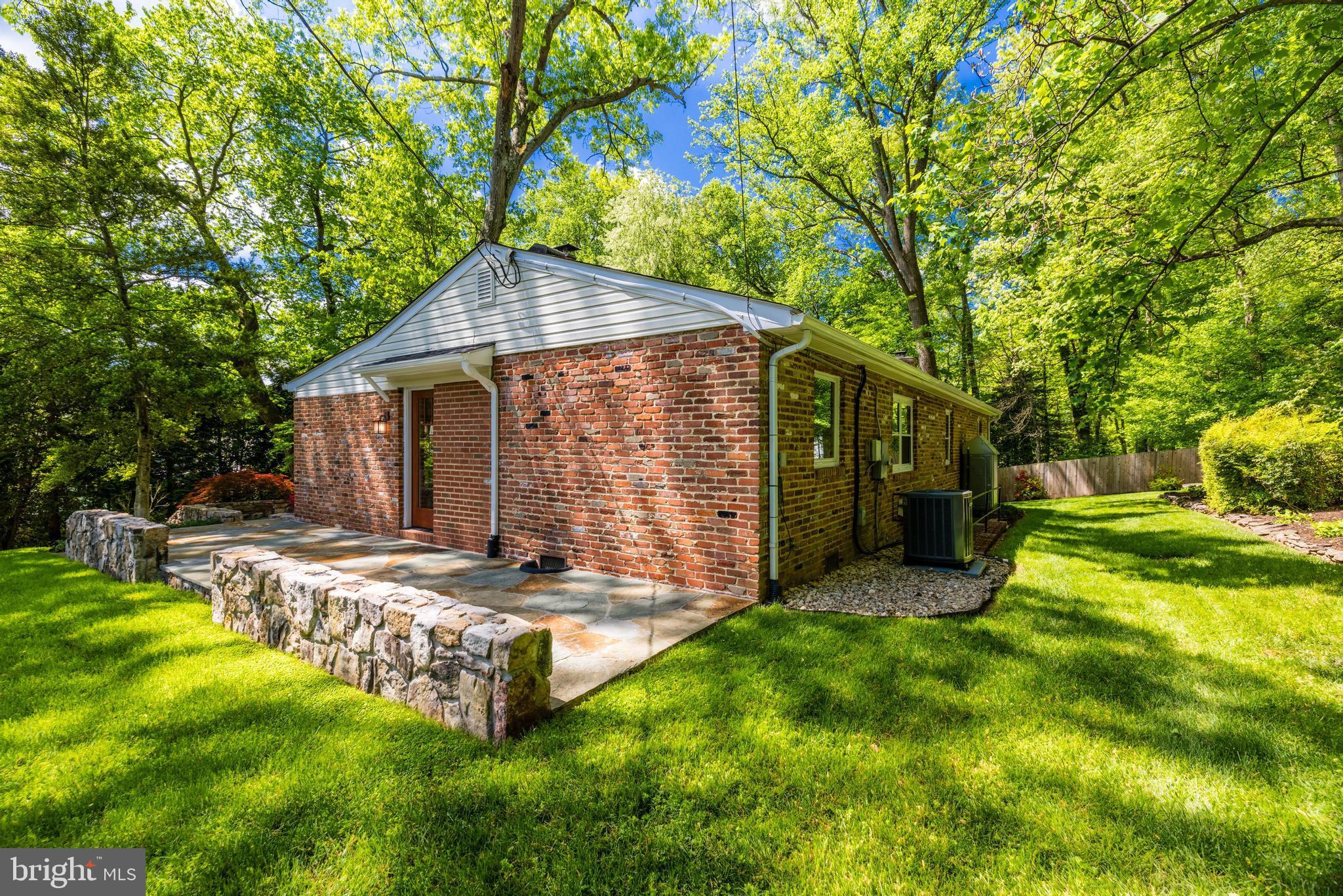 922 Constellation Dr