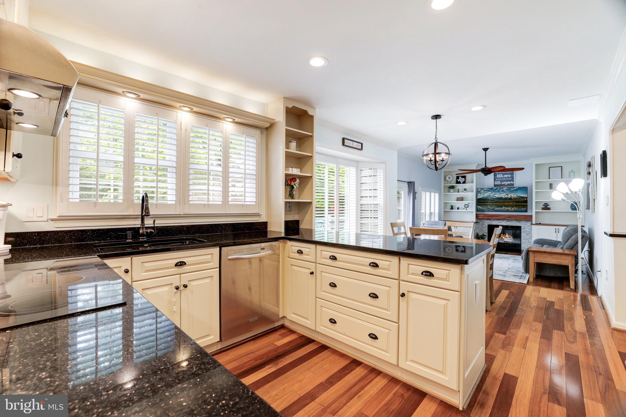 999 Crestview Dr