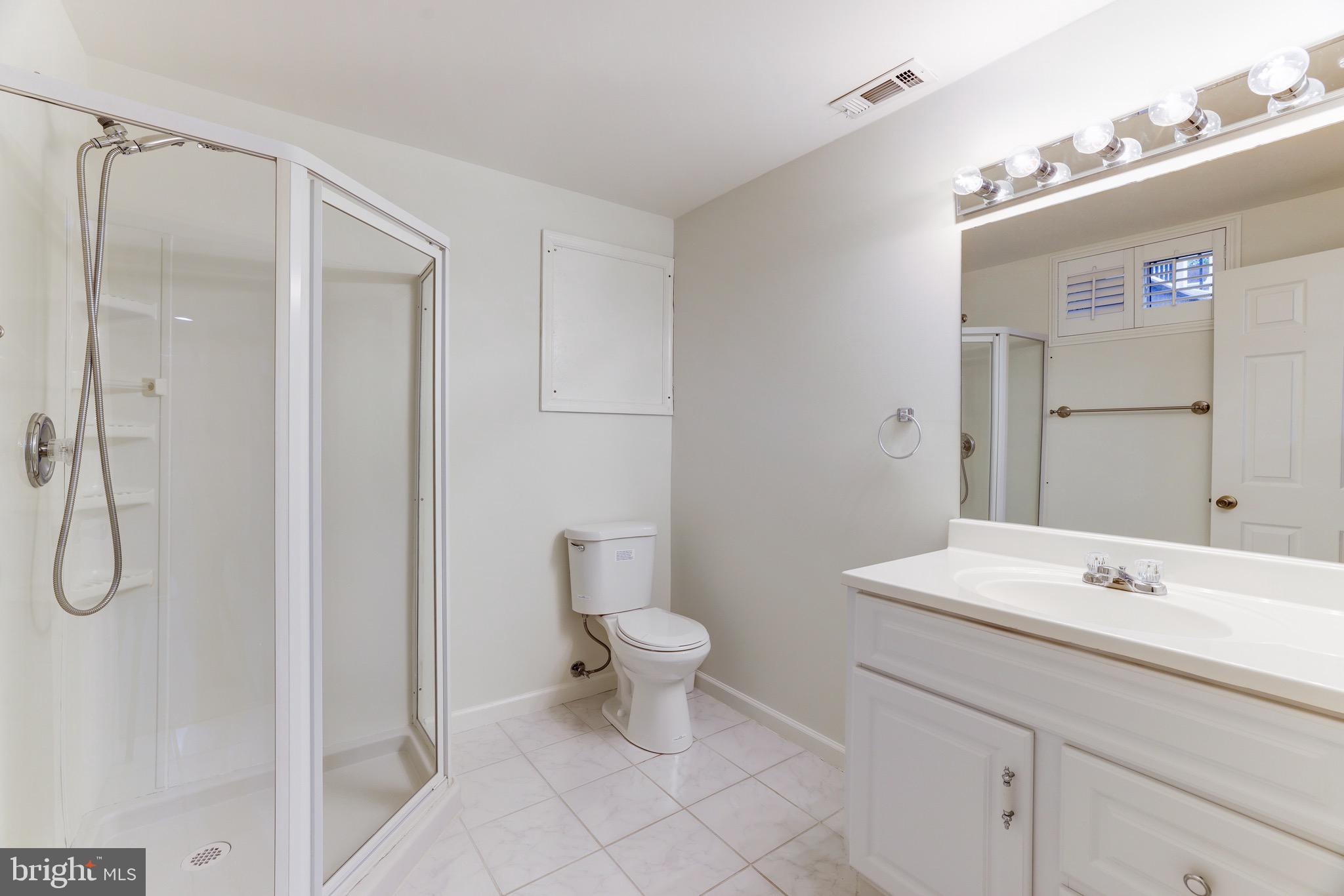 999 Crestview Dr