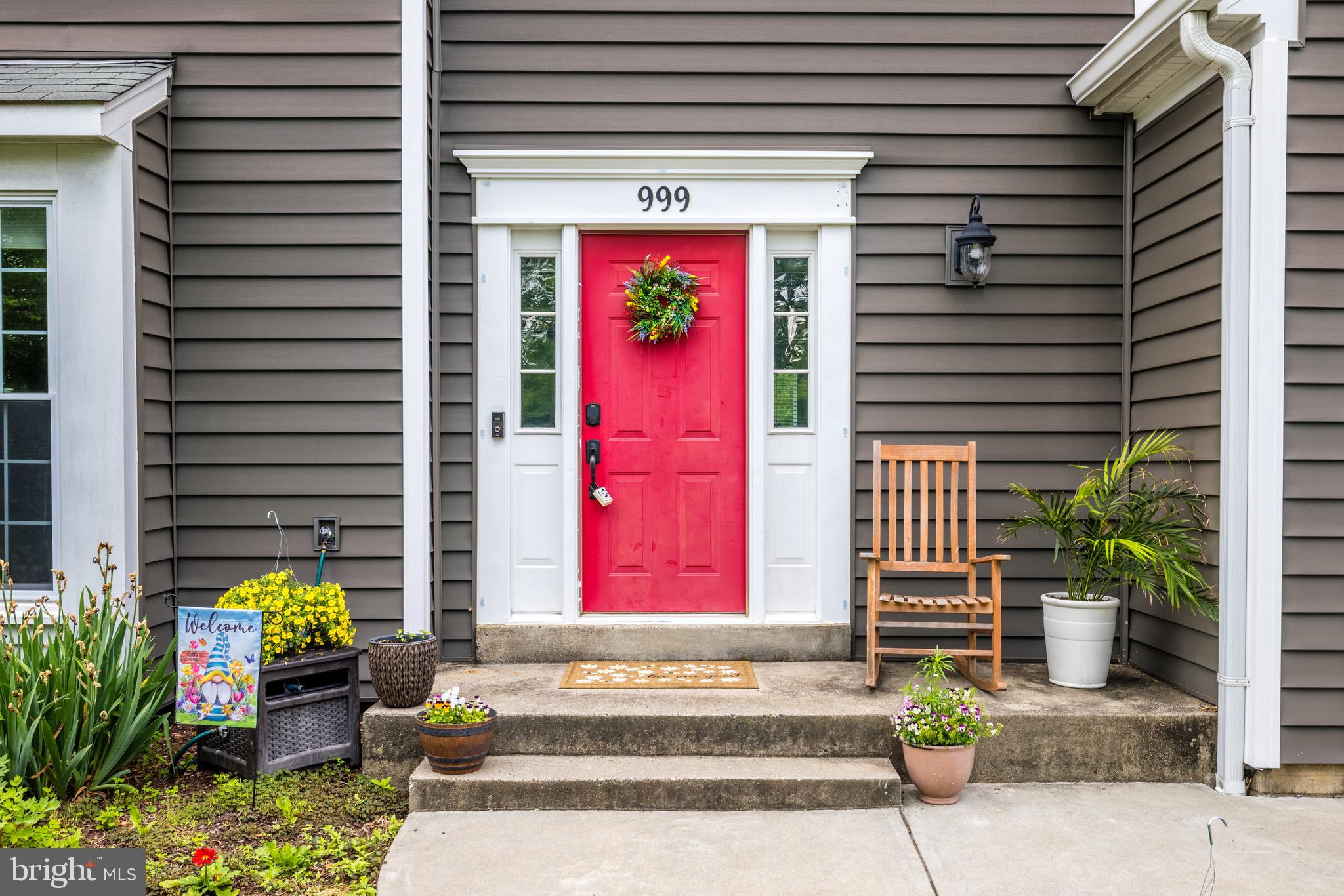 999 Crestview Dr