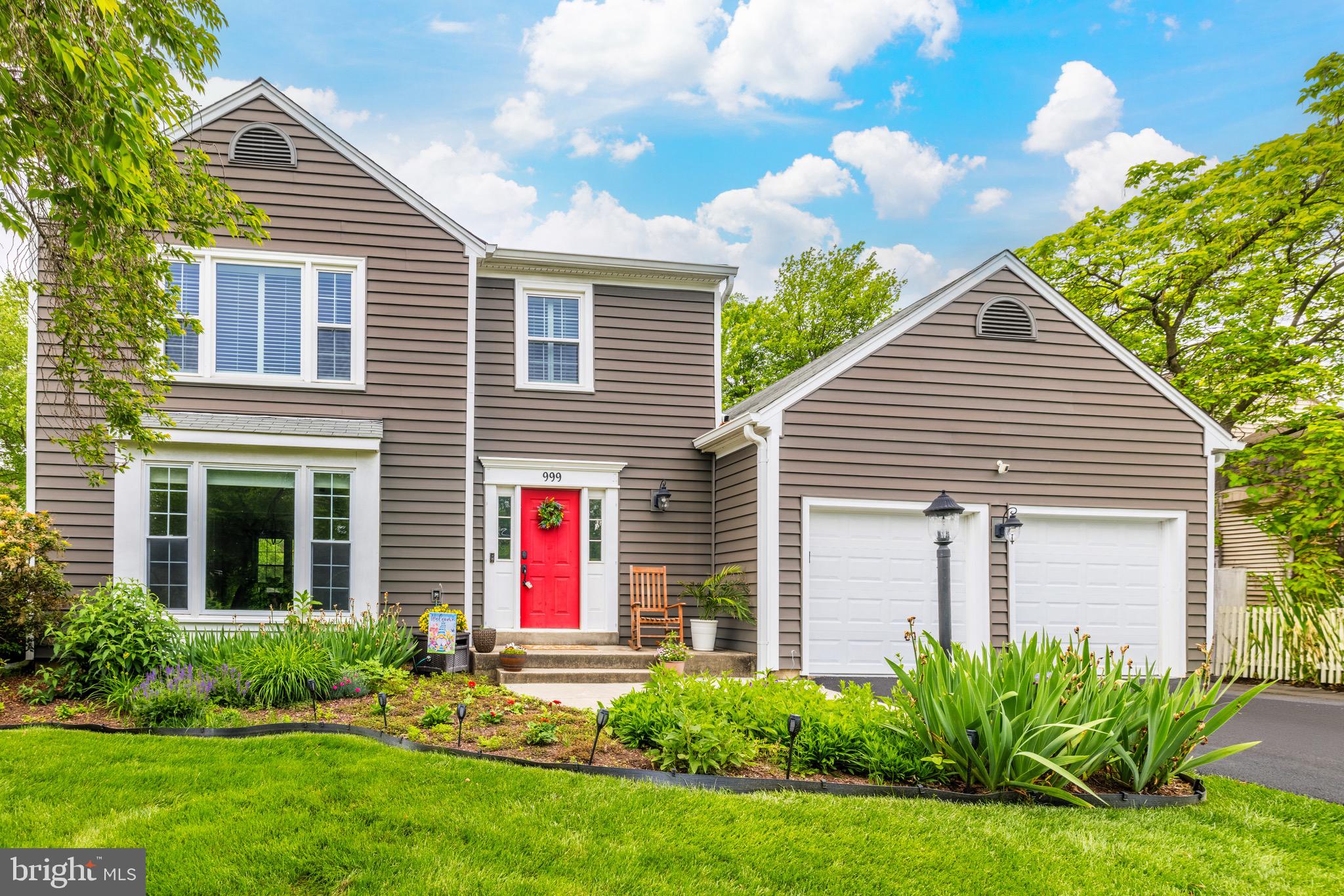 999 Crestview Dr