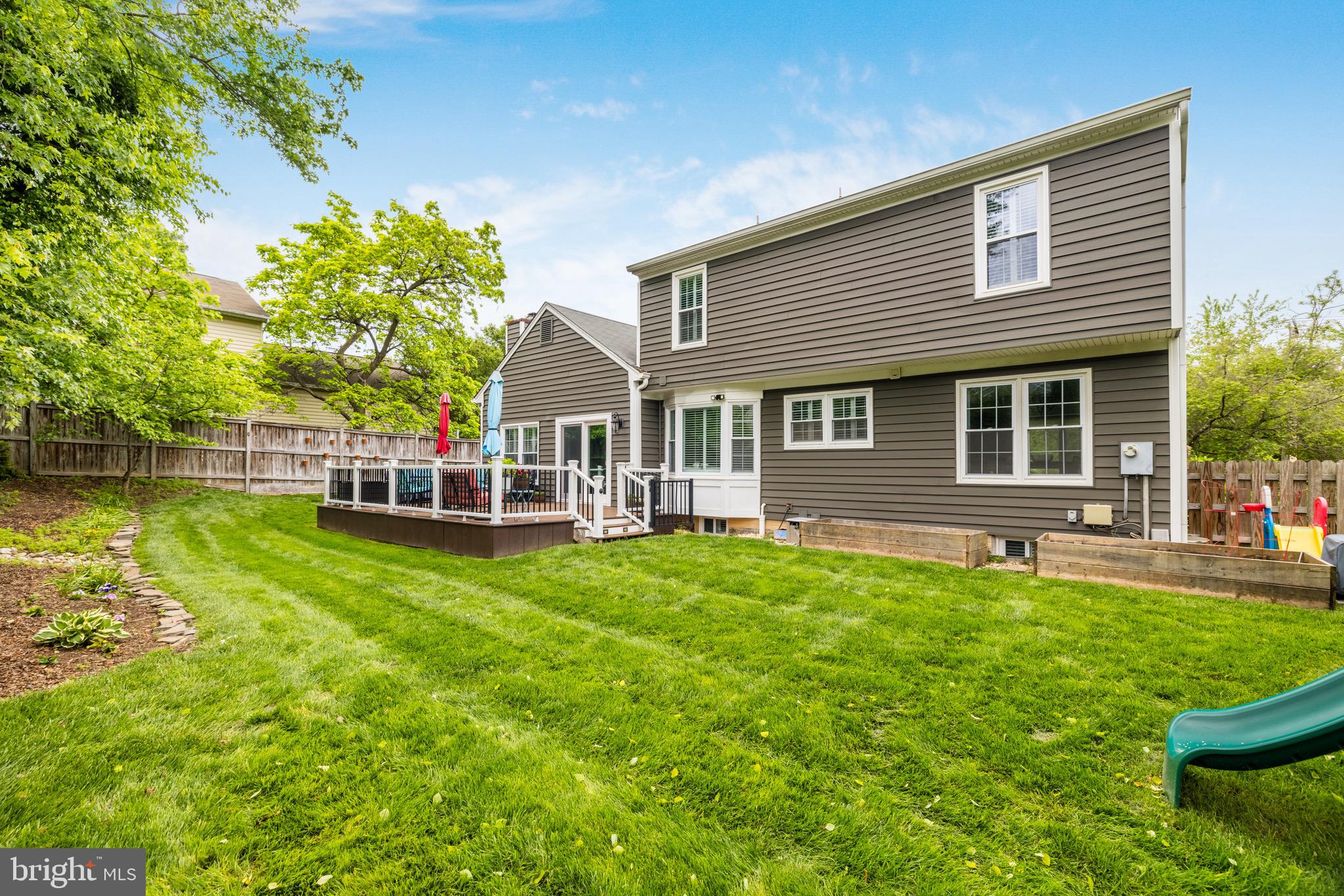 999 Crestview Dr