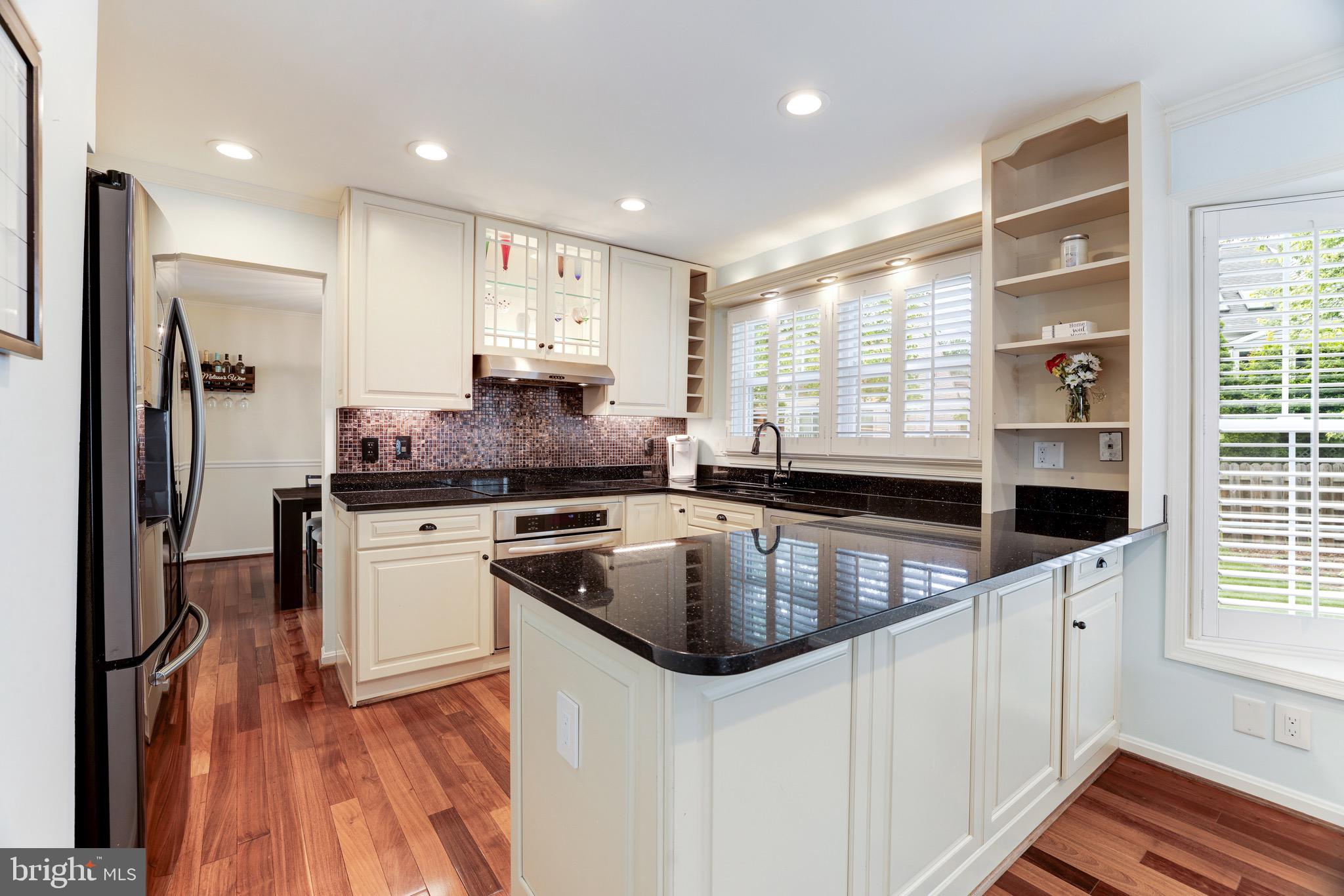 999 Crestview Dr