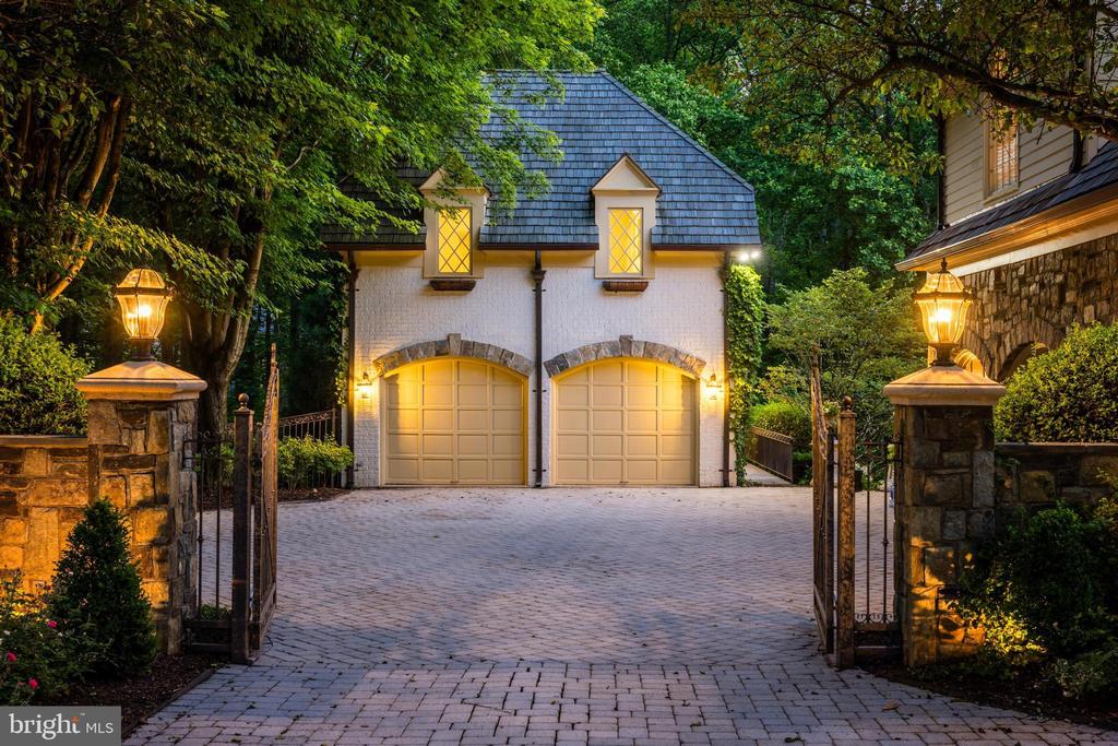 10005 Windy Hollow Rd