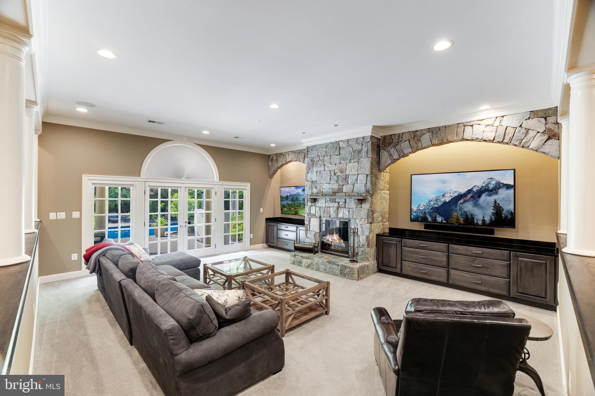 10005 Windy Hollow Rd