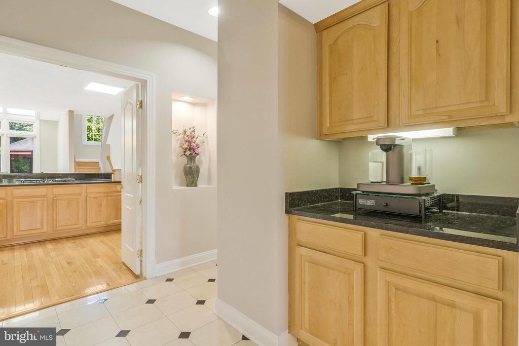 10403 van Patten Ln